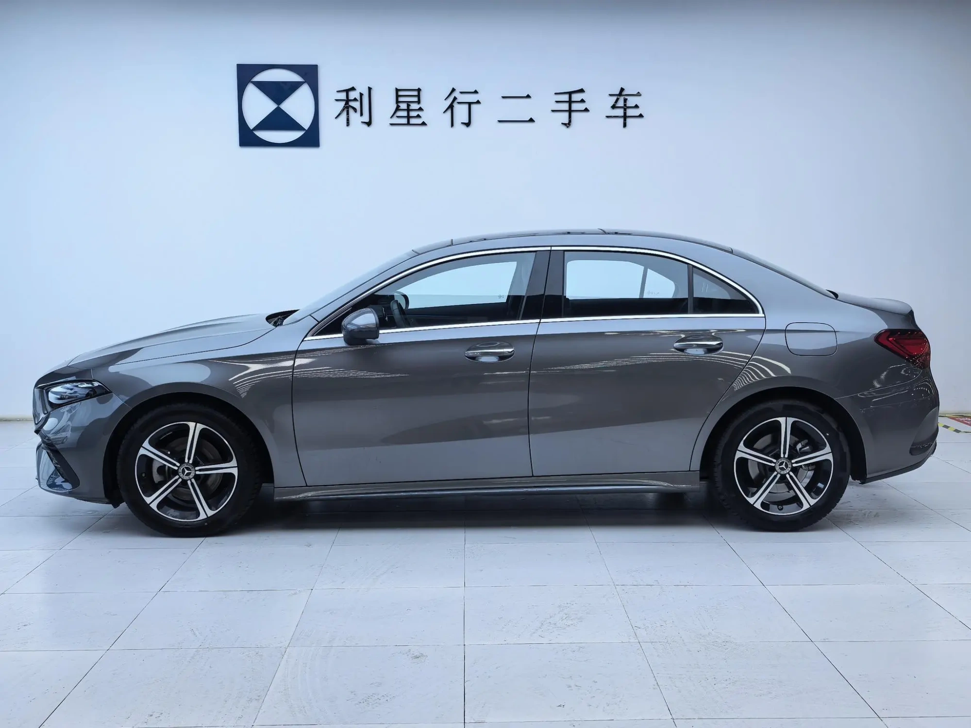 Mercedes-Benz Mercedes-Benz A-class A 200 L sports sedan fashion Version