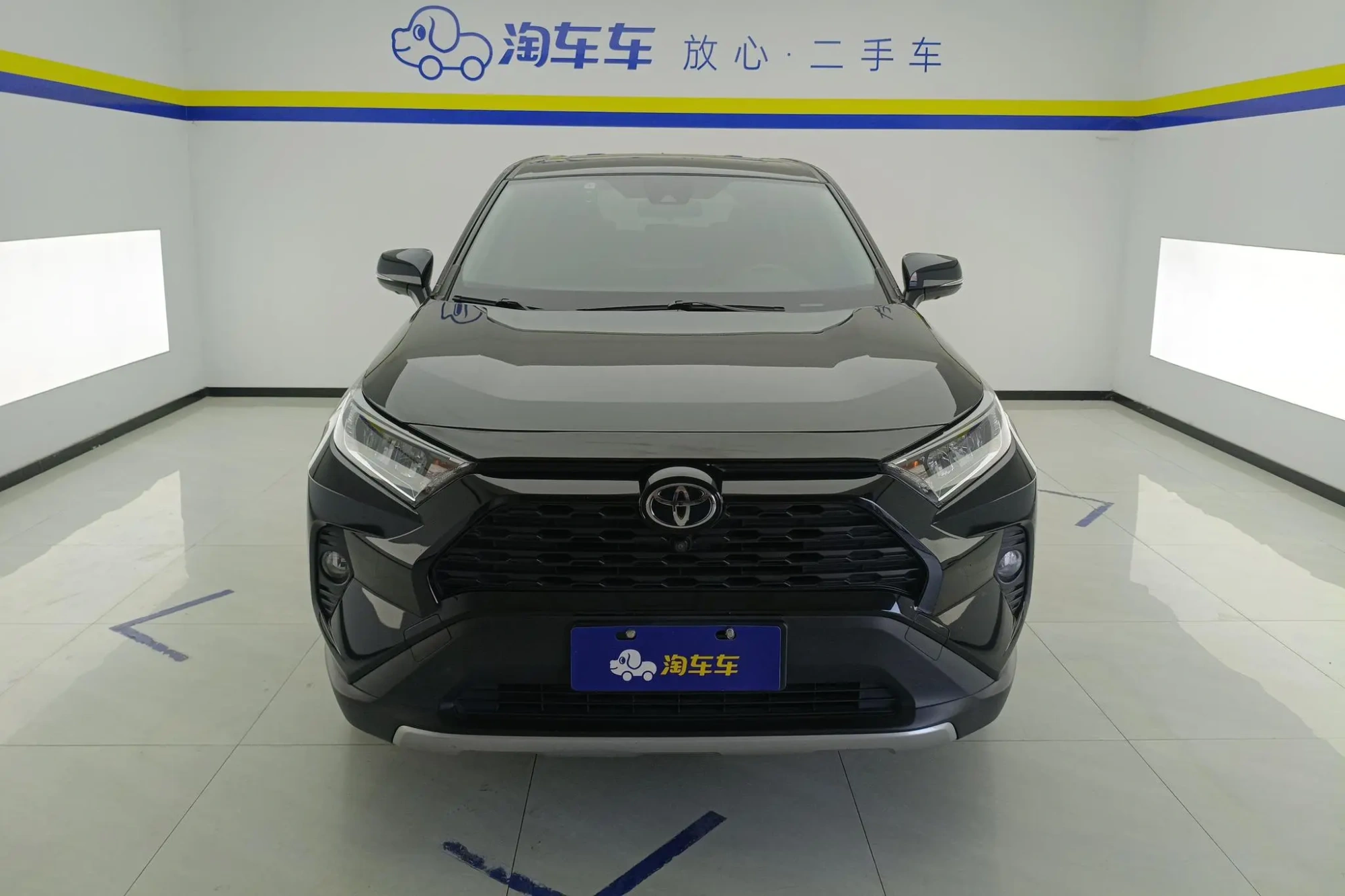 TOYOTA RAV4 Rongfang 2.0L CVT four-wheel drive fashion Plus version