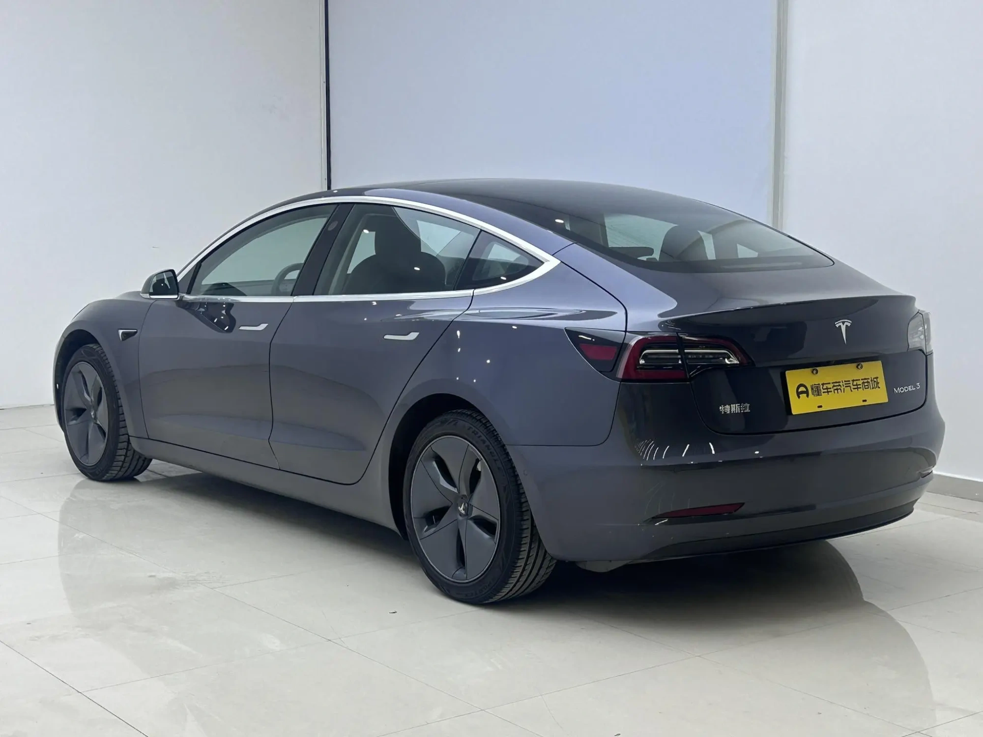 Tesla Model 3 Upgraded version of standard battery life rear drive
