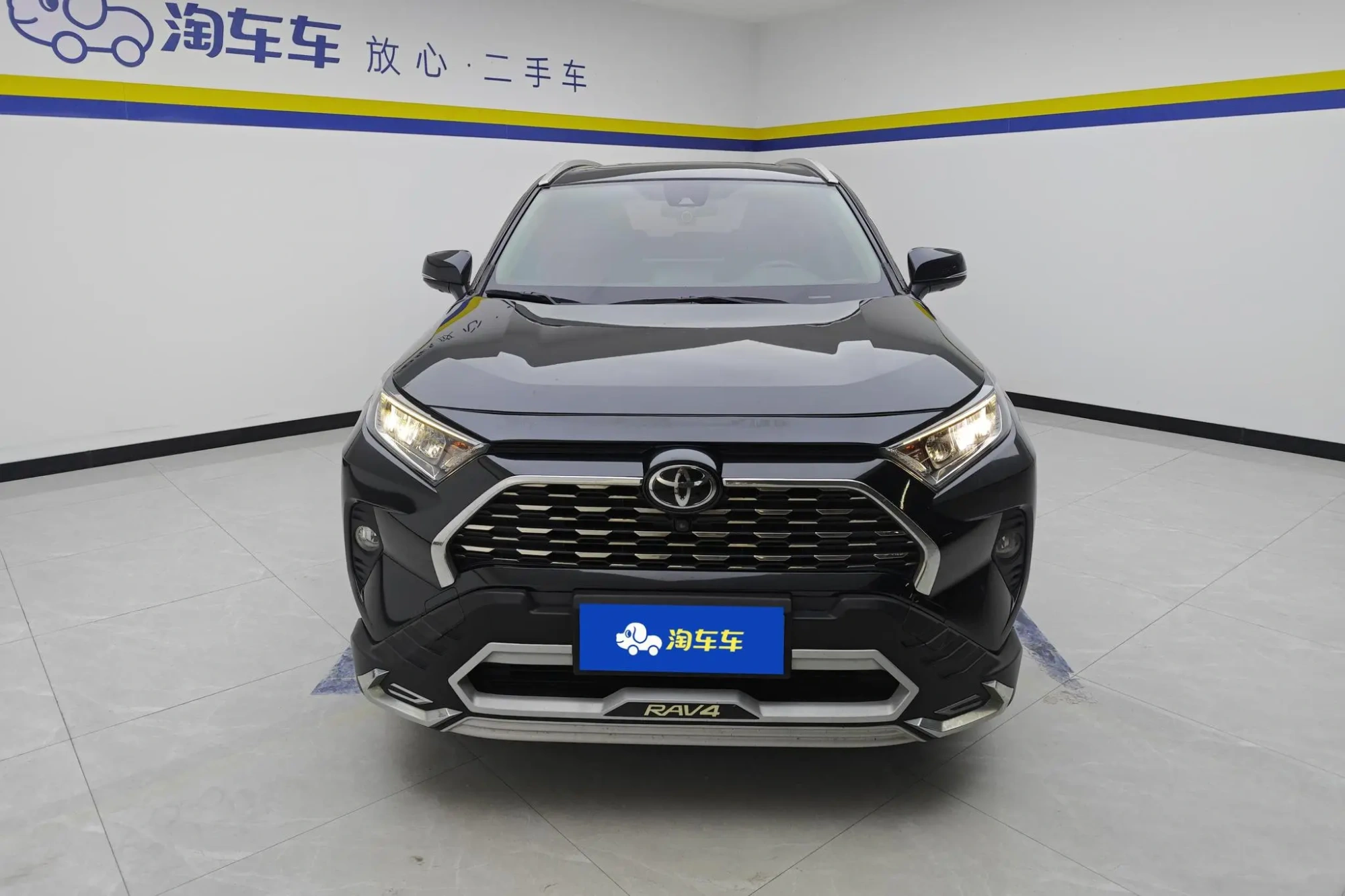 TOYOTA RAV4 Rongfang 2.0L CVT two-wheel drive fashion version