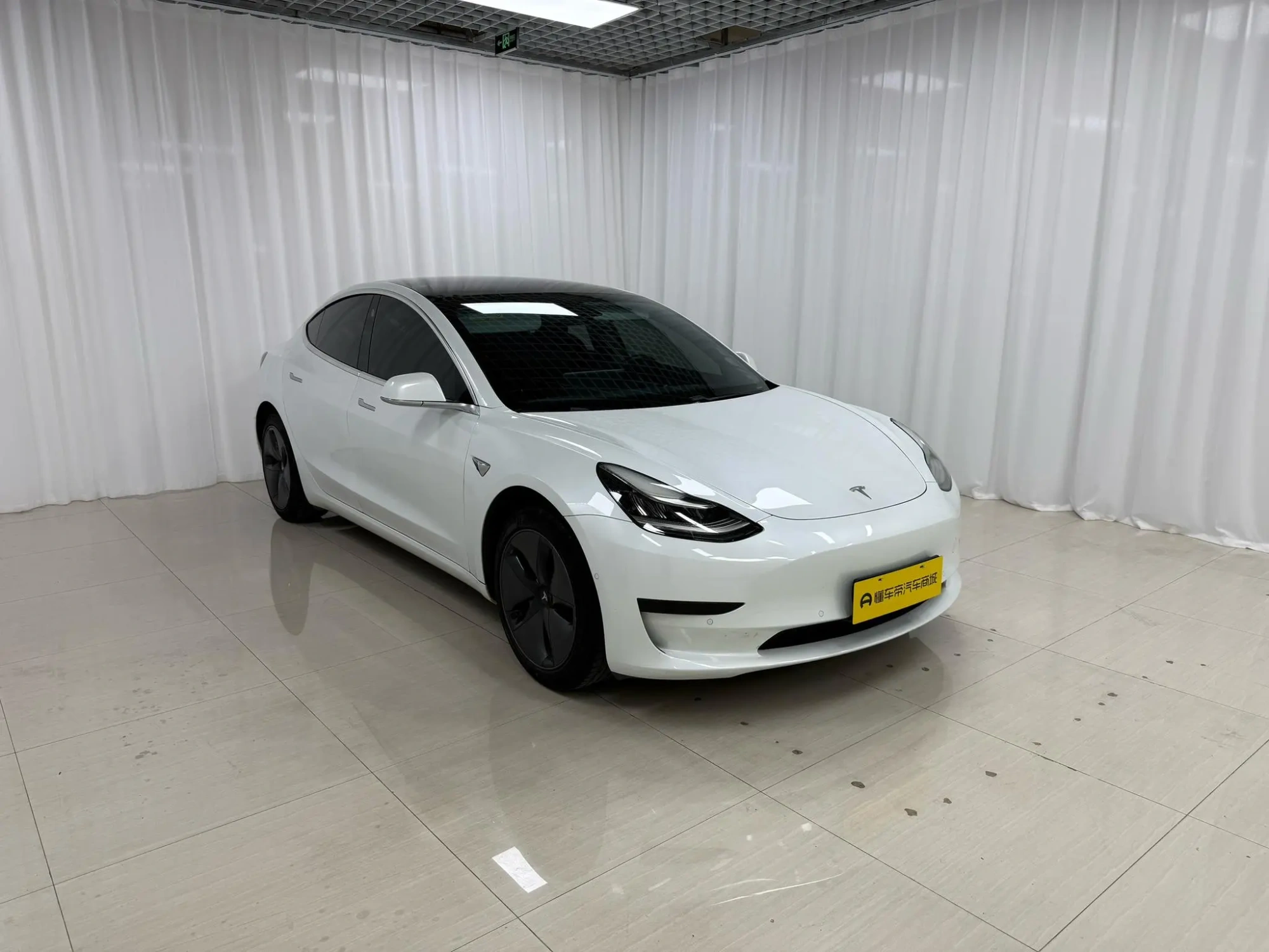 Tesla Model 3 Upgraded version of standard battery life rear drive