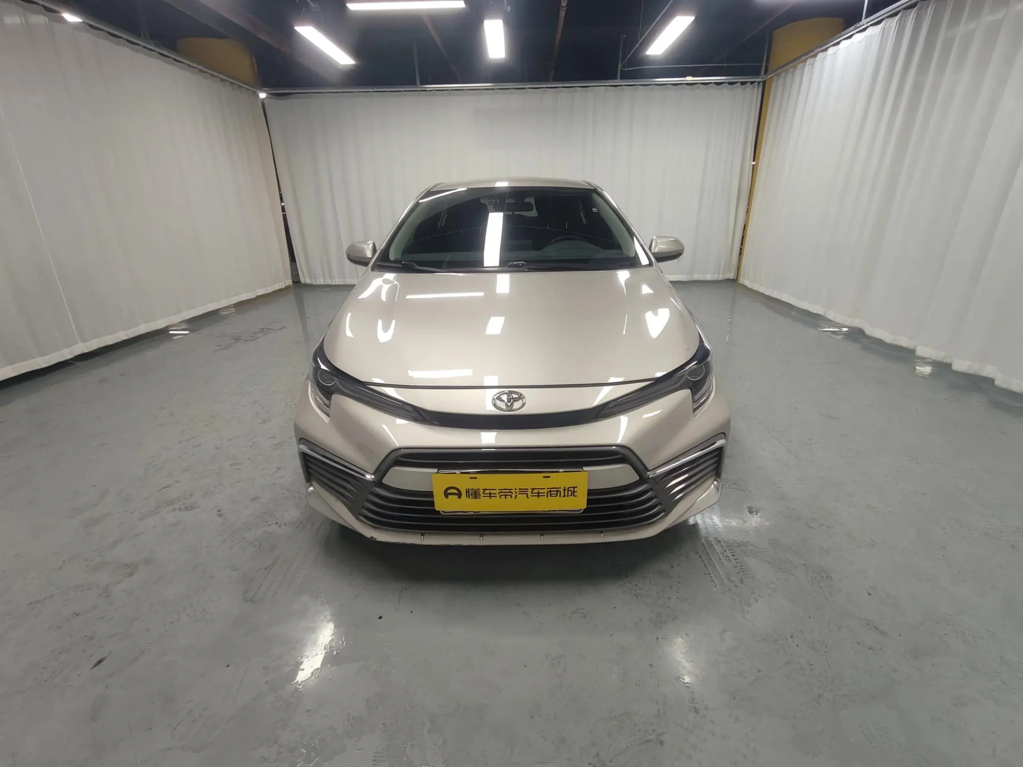 TOYOTA Ling Shang 2.0L Leading version