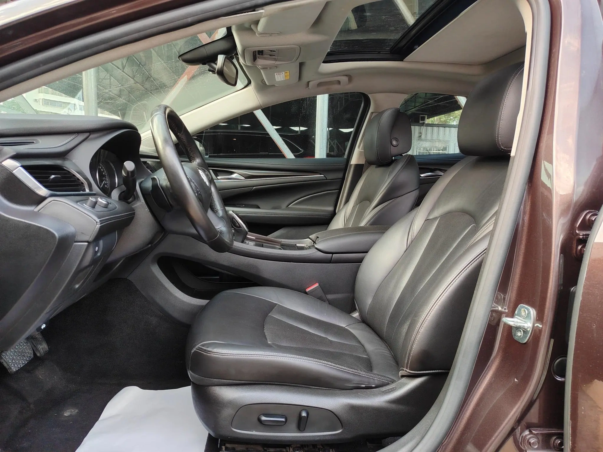 Buick Lacrosse 20T leading type