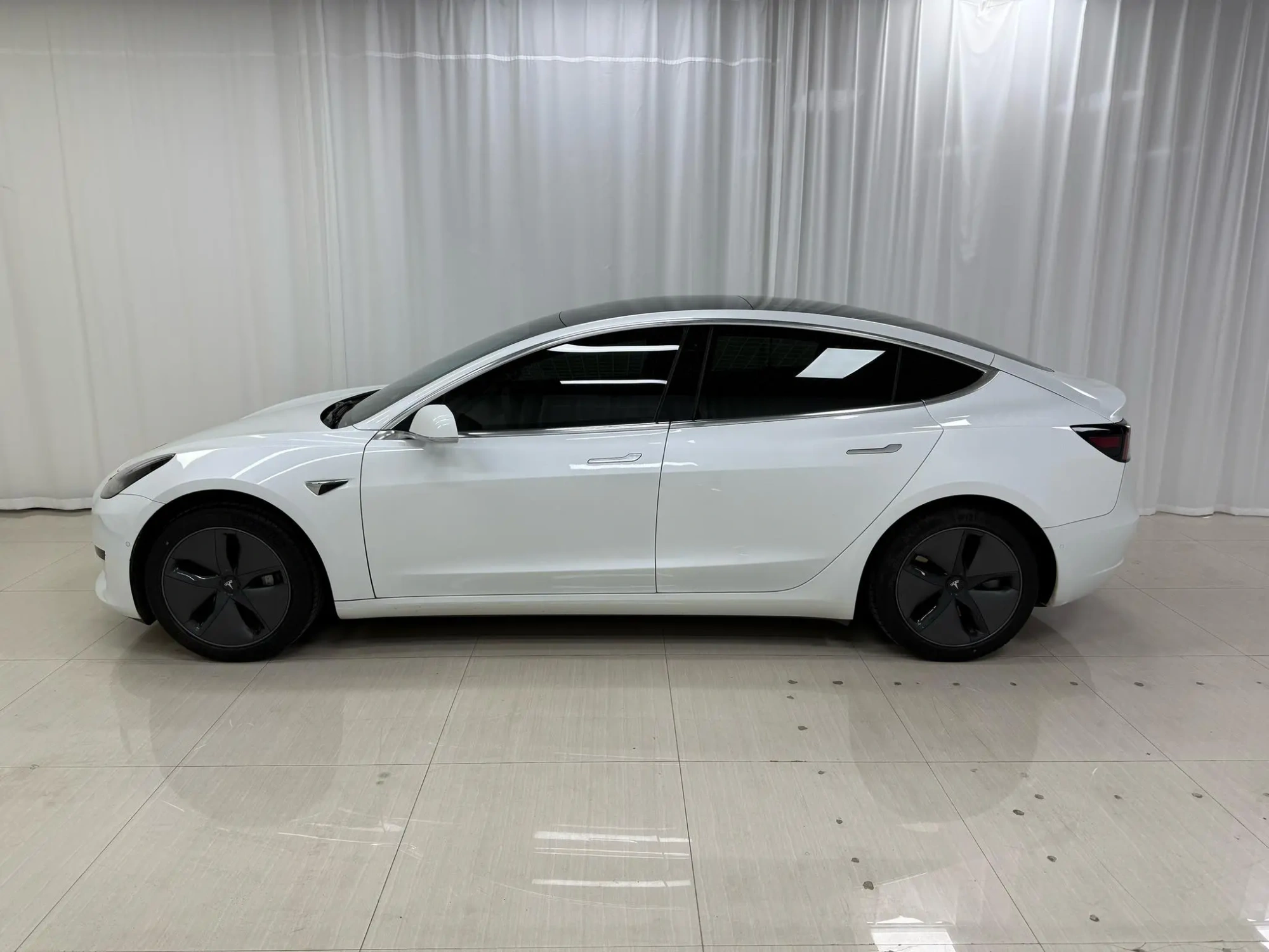Tesla Model 3 Upgraded version of standard battery life rear drive