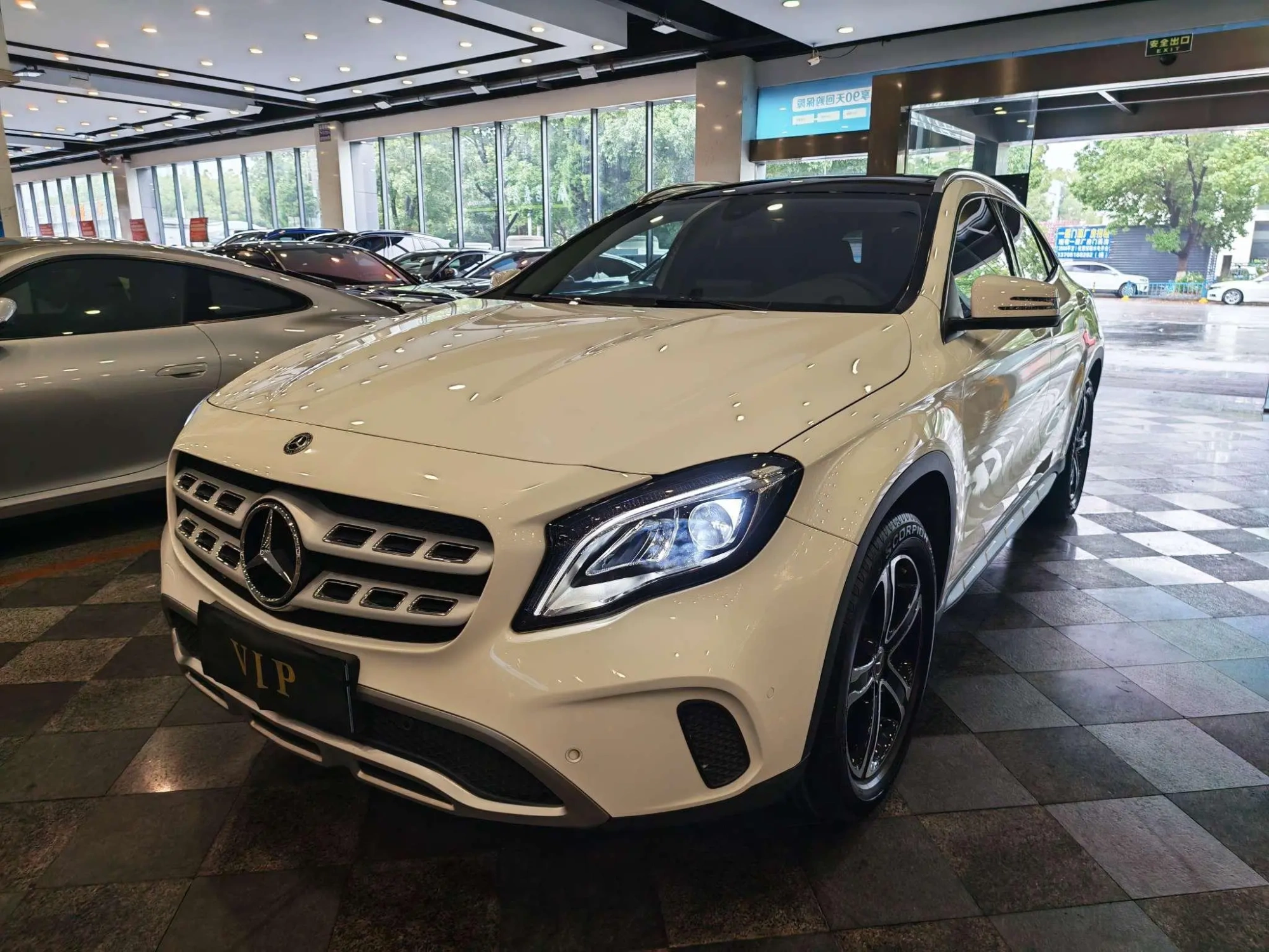 Mercedes-Benz Mercedes-Benz GLA GLA 200 fashion type