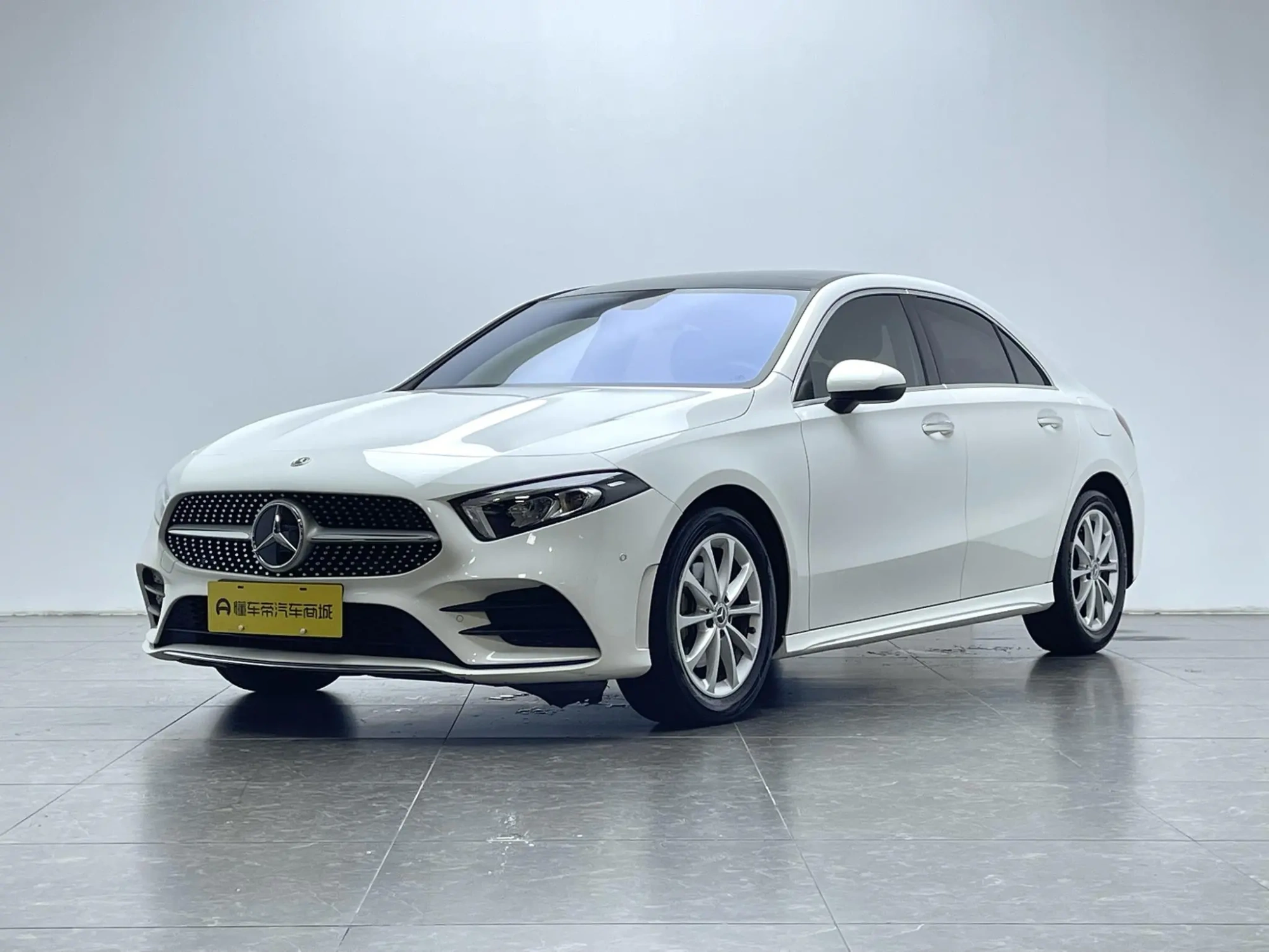 Mercedes-Benz Mercedes-Benz A-class A 200 L sports sedan fashion Version