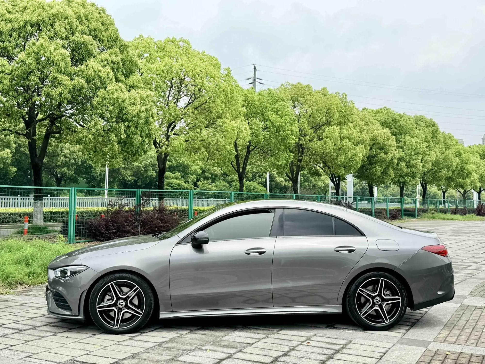 Mercedes-Benz Mercedes-Benz CLA CLA 260 4MATIC four-door coupe