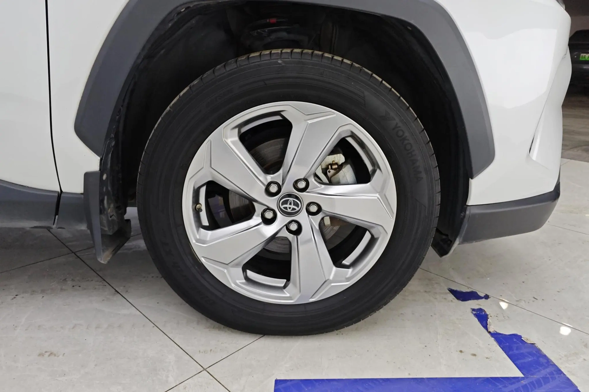 TOYOTA RAV4 Rongfang 2.0L CVT two-wheel drive fashion Plus version