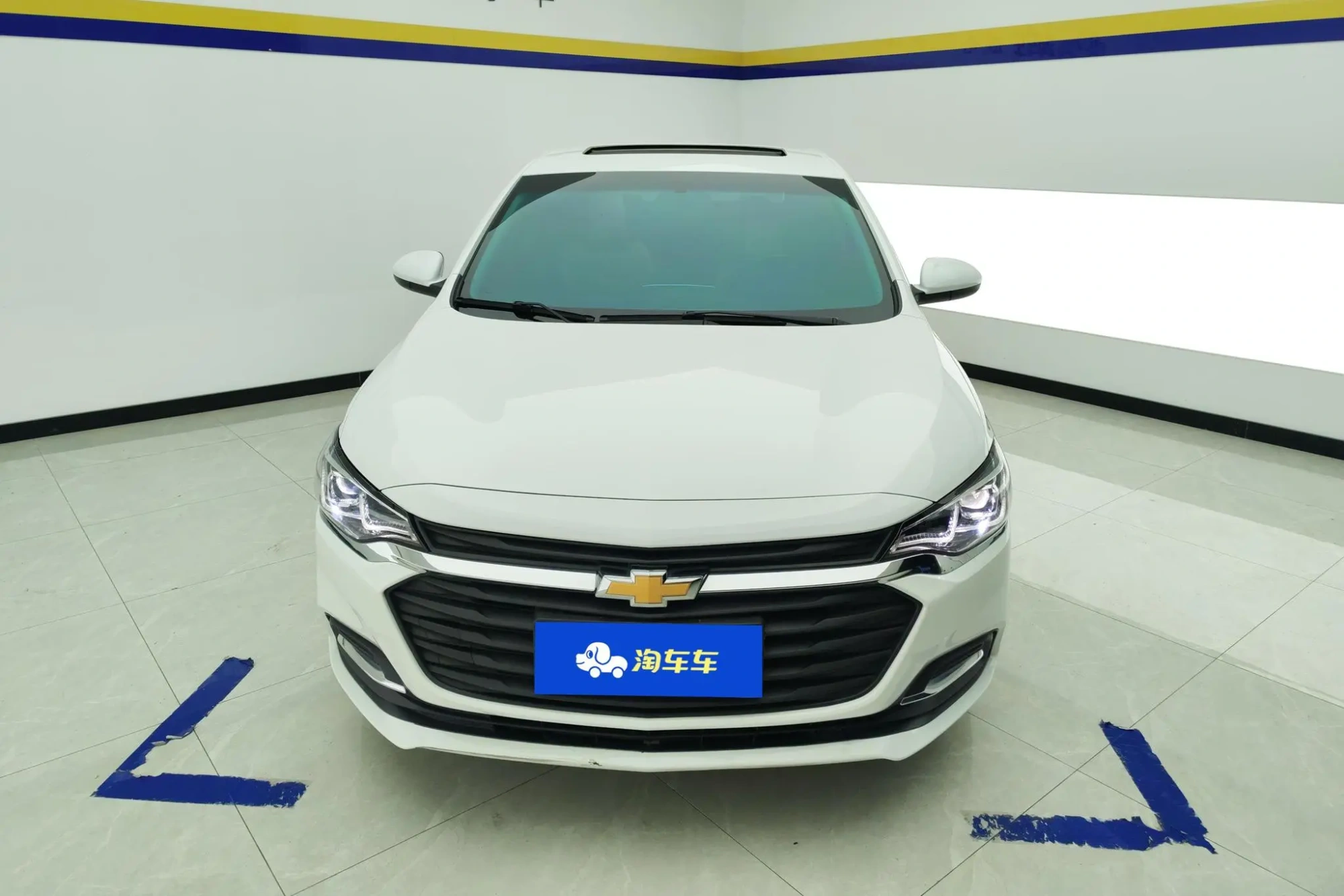 Chevrolet Cruze 320 automatic Enjoy Skylight version