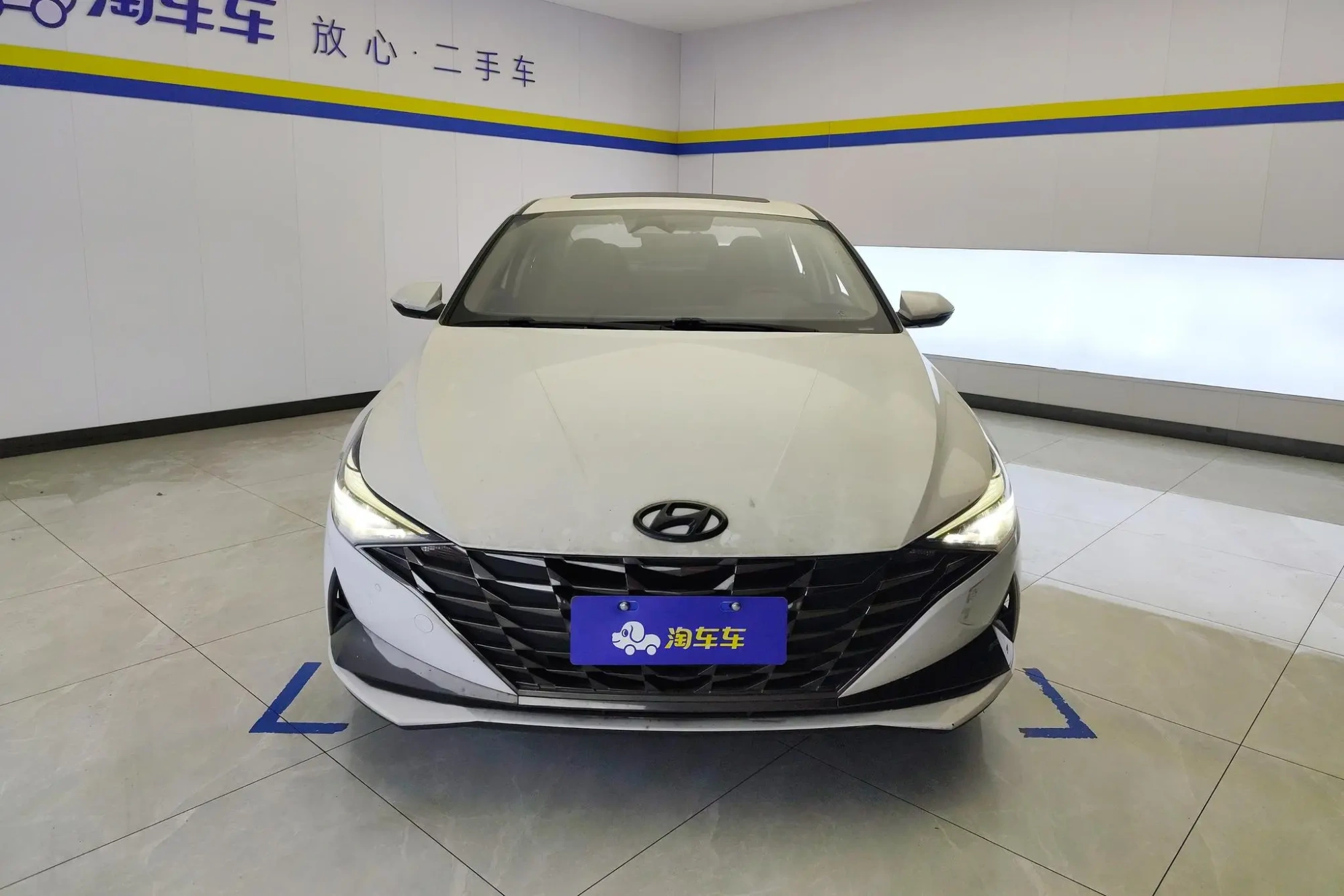 Hyundai Elantra 1.5L CVT LUX Premium Edition