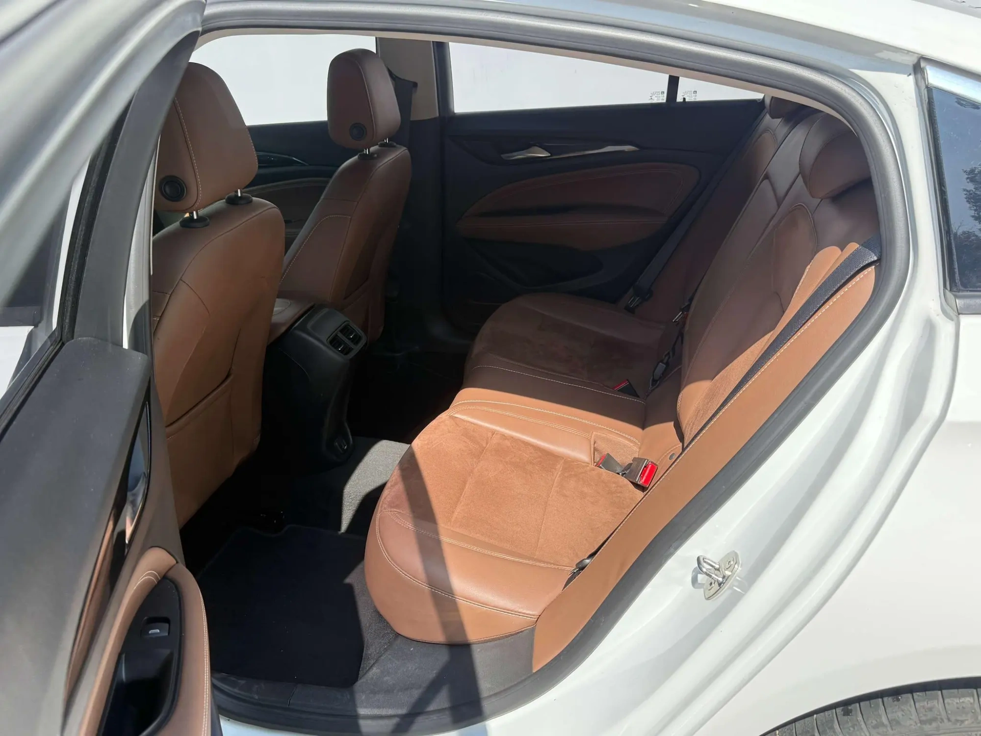 Buick Regal 20T Elite Country VI
