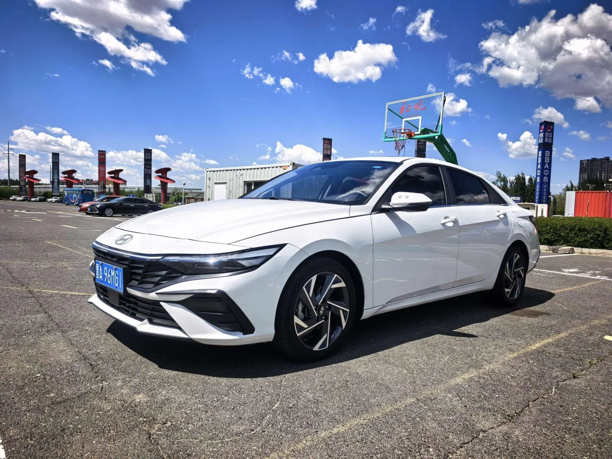 Hyundai Elantra 1.5L CVT LUX Premium Edition