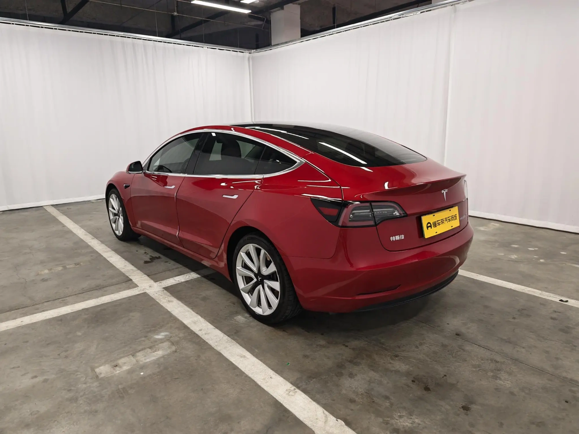 Tesla Model 3 Facelift, long battery life, rear-wheel drive version
