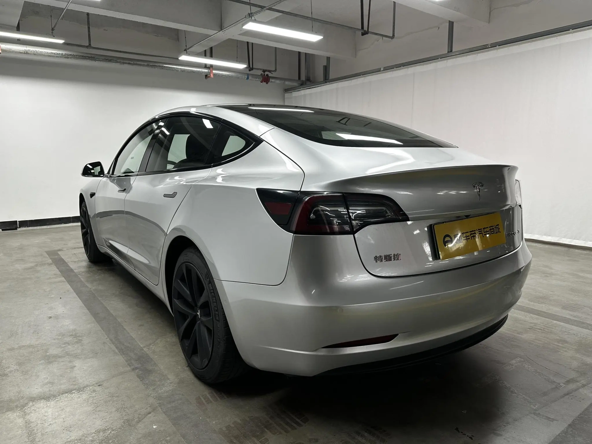 Tesla Model 3 Upgraded version of standard battery life rear drive