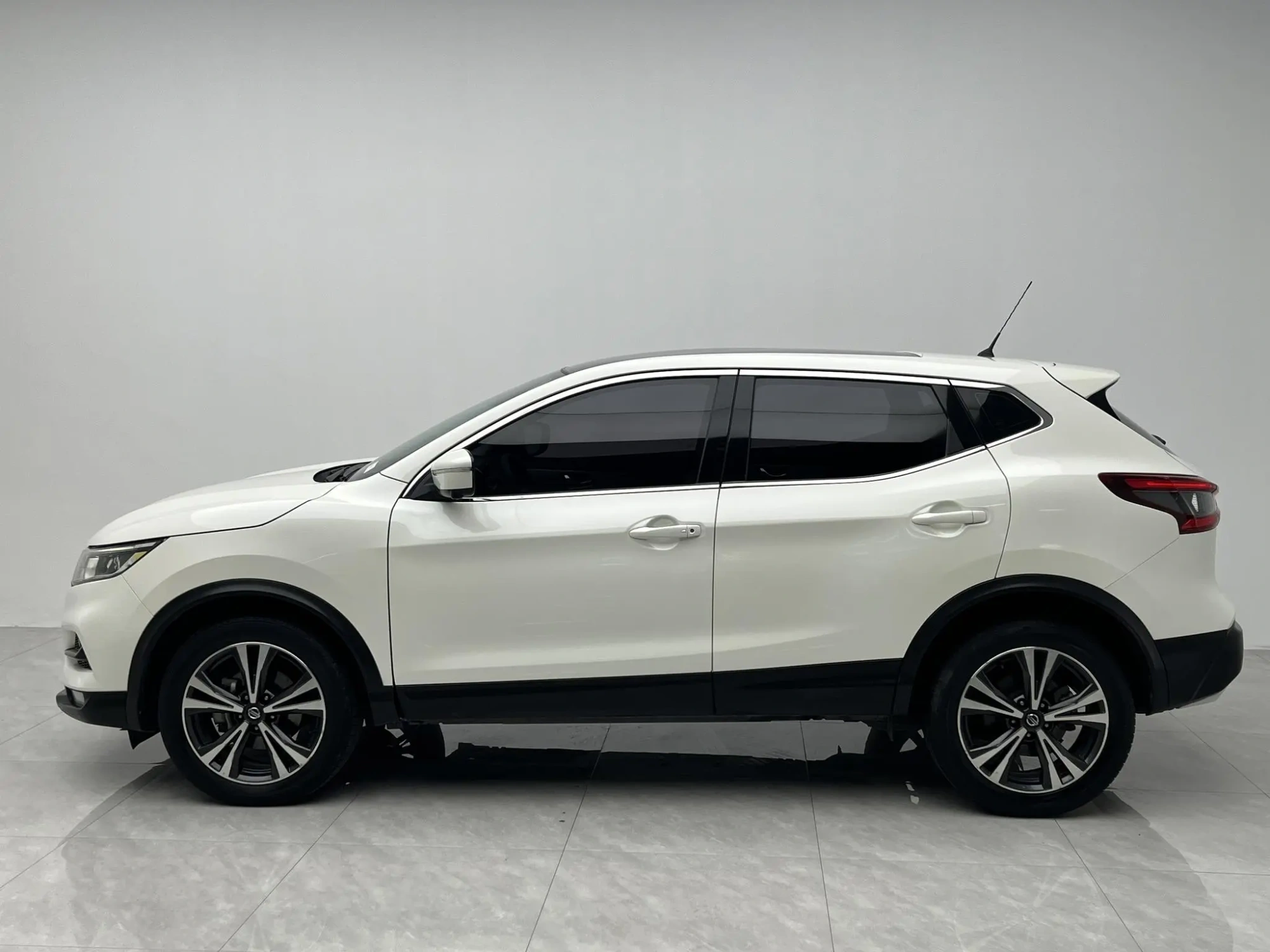 Nissan Qashqai 2.0L CVT Deluxe Edition