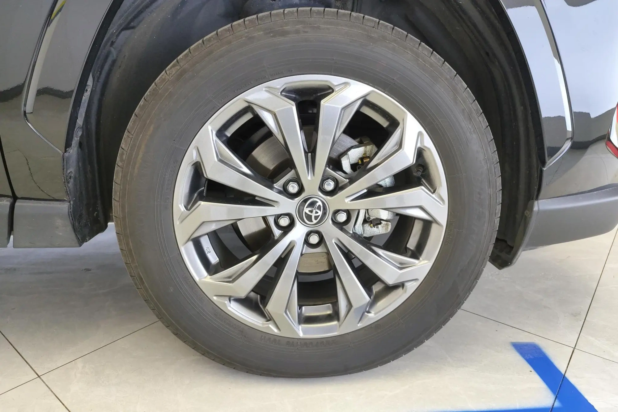 TOYOTA RAV4 Rongfang 2.0L CVT two-wheel drive fashion PLUS version