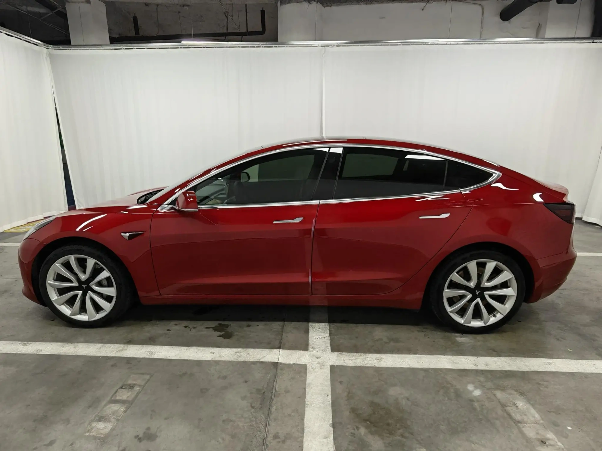 Tesla Model 3 Facelift, long battery life, rear-wheel drive version