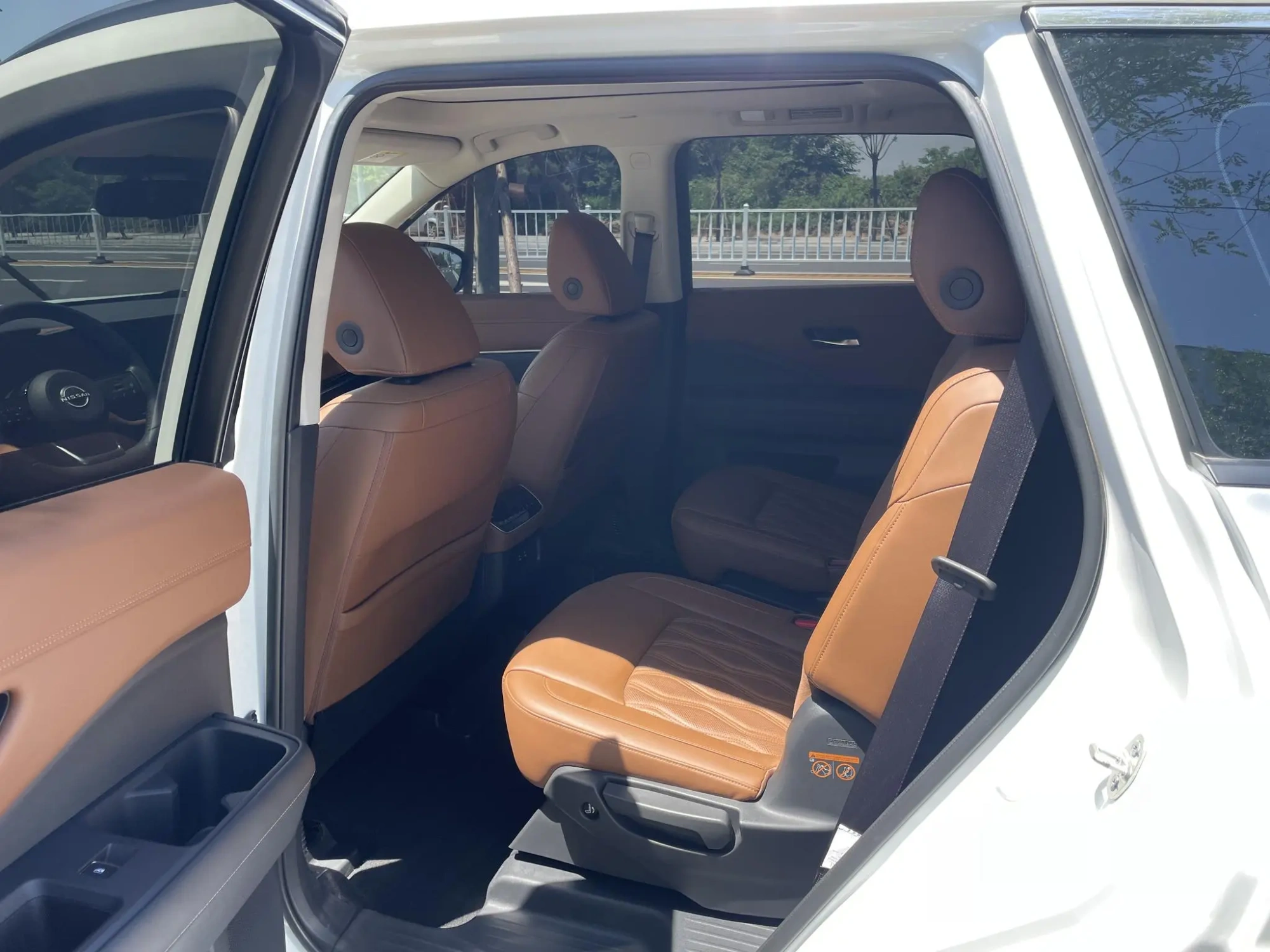 Nissan Exploring the land 380VC-TURBO four-wheel drive Zhizun Edition six-seater