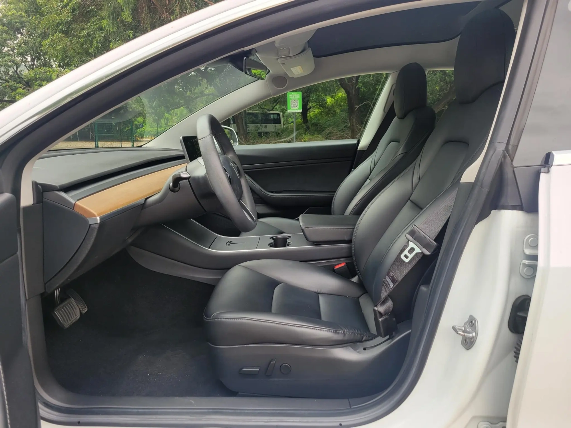 Tesla Model 3 Upgraded version of standard battery life rear drive