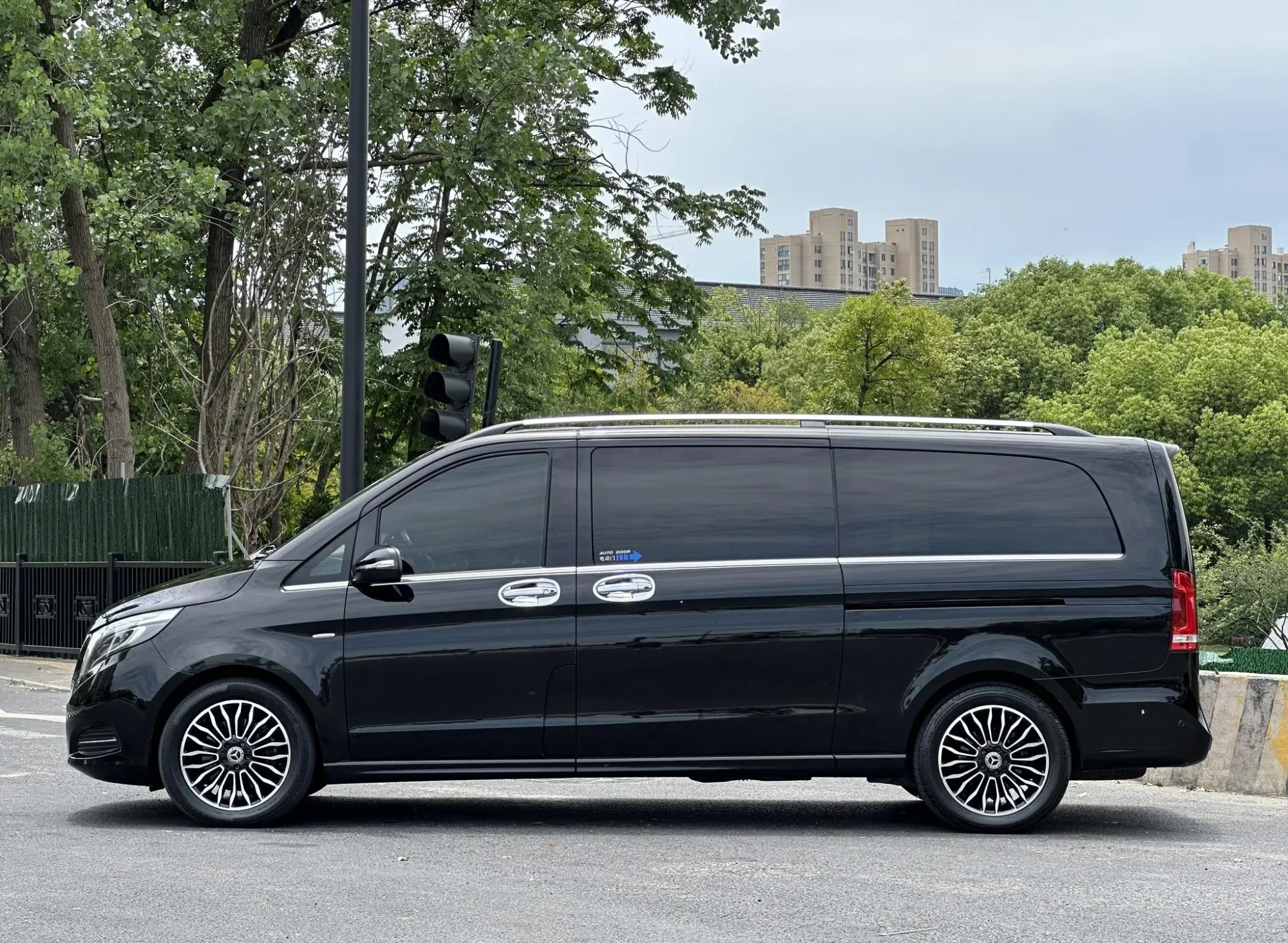 Mercedes-Benz Mercedes-Benz V-class V 260 L Premium Extended Version Country VI