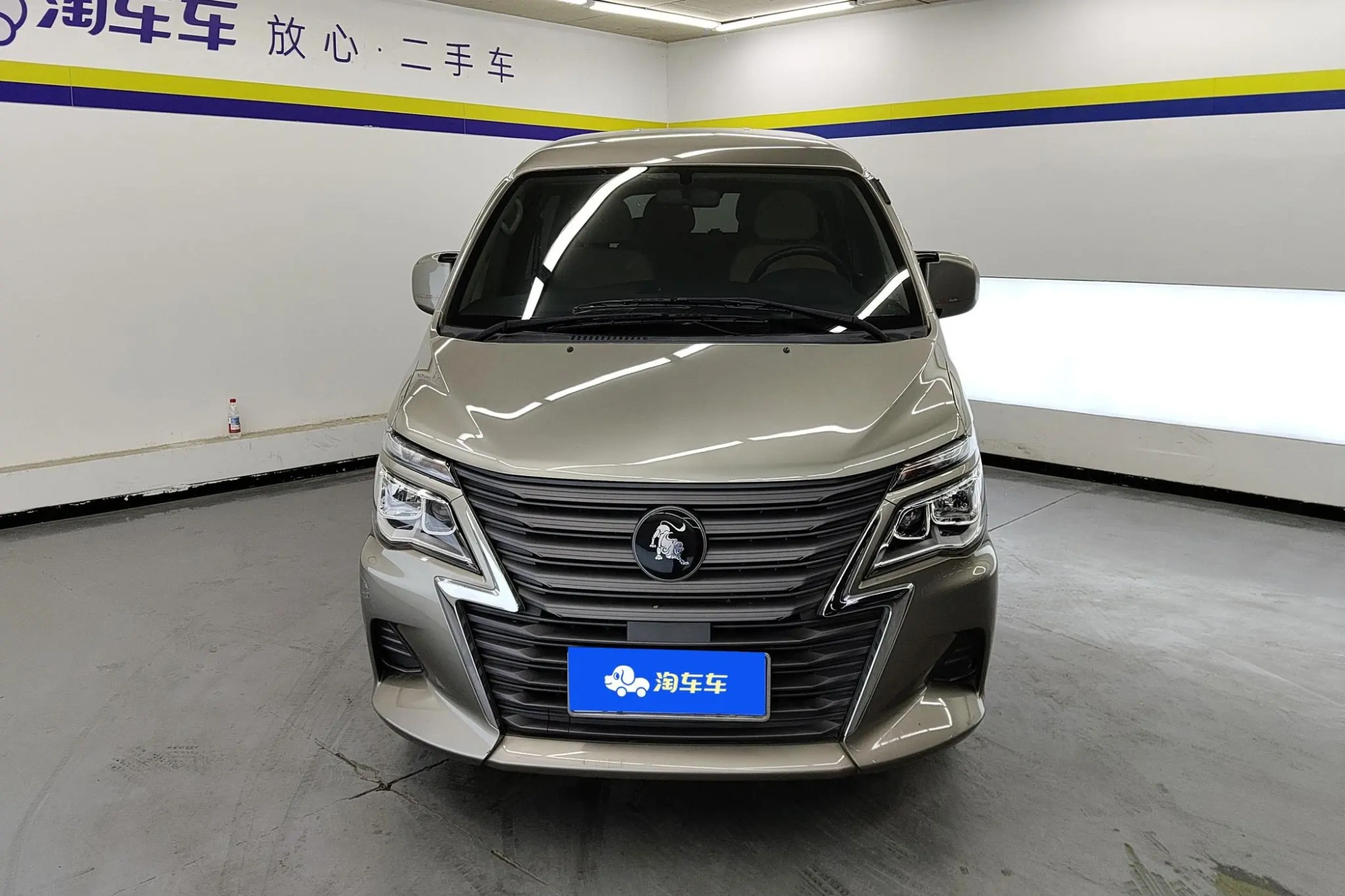 Dongfeng Fengxing Lingzhi Upgraded M5L 2.0 L 7-seater basic type