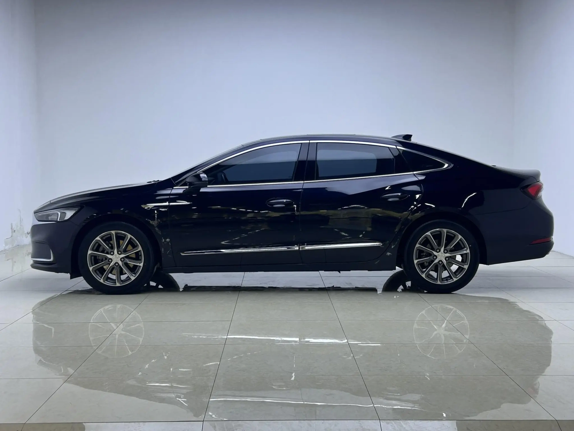 Buick Lacrosse 652T luxury