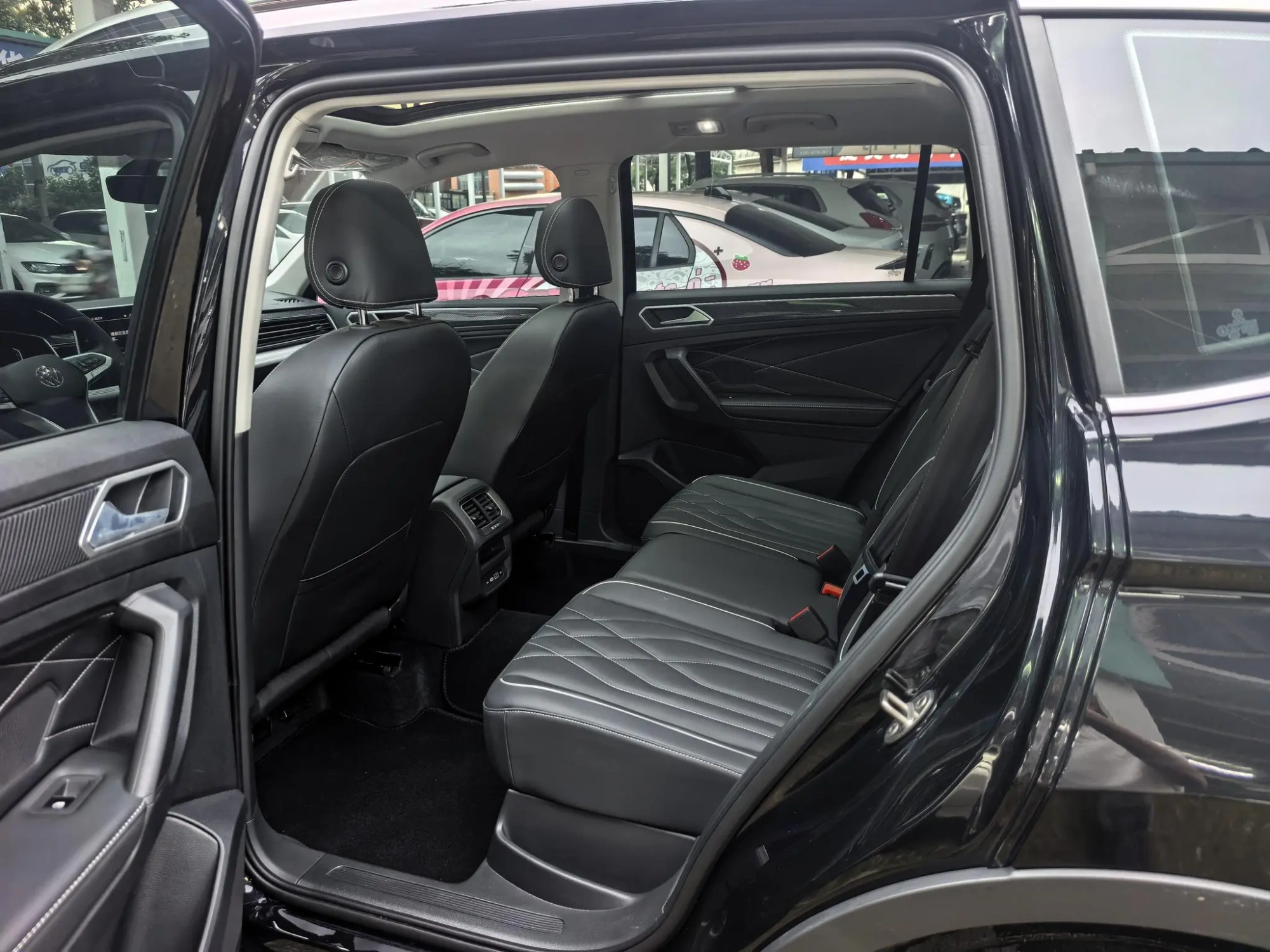 Volkswagen Tiguan L Outstanding 330TSI two-wheel drive R-Line Longyao version