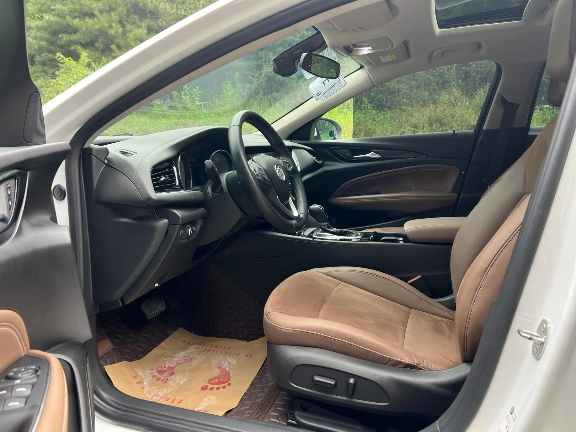 Buick Regal 20T Elite Country VI