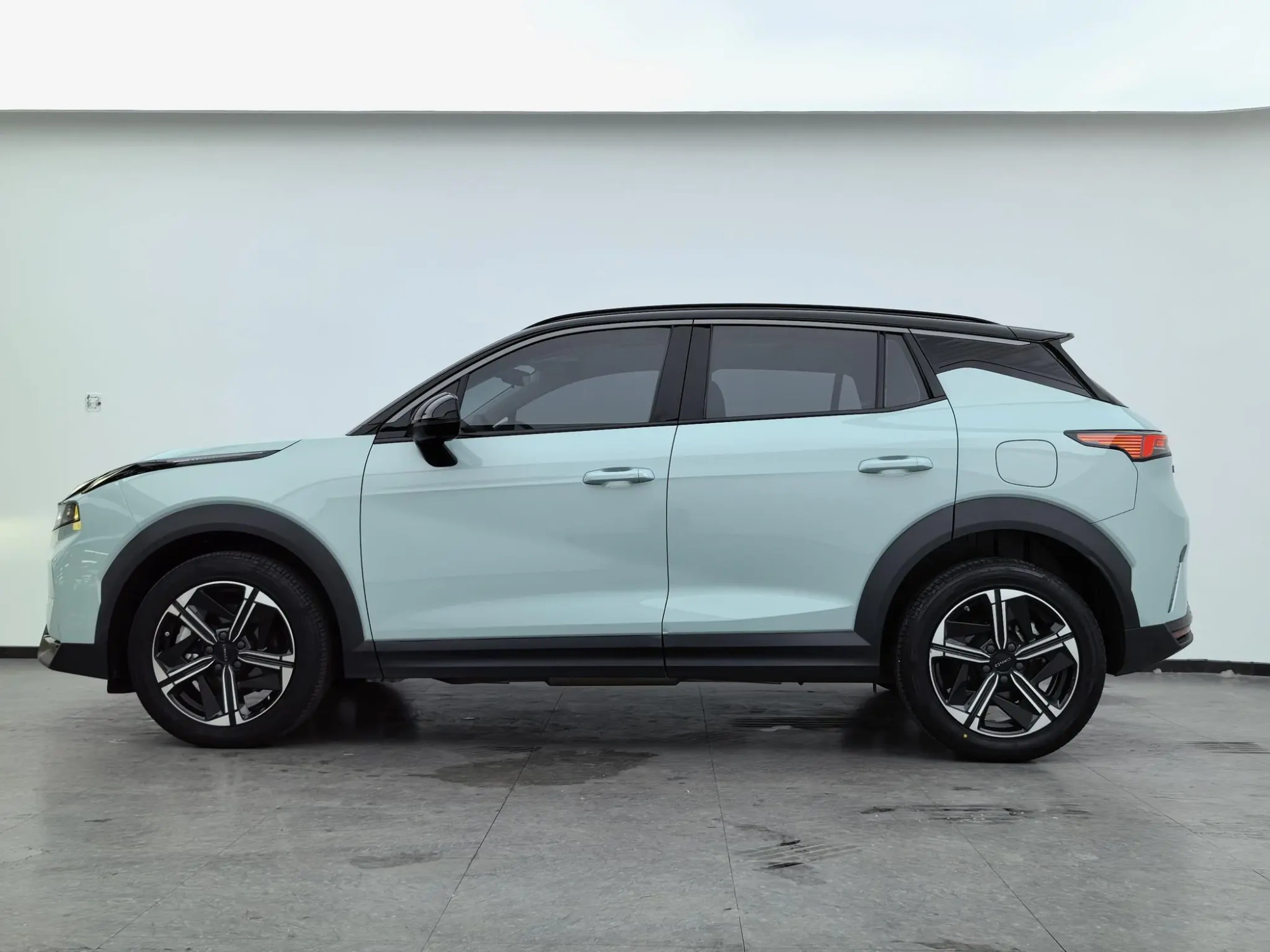 LYNK & CO Lynk & Co. 06 EM-P EM-P 126 long battery life Halo