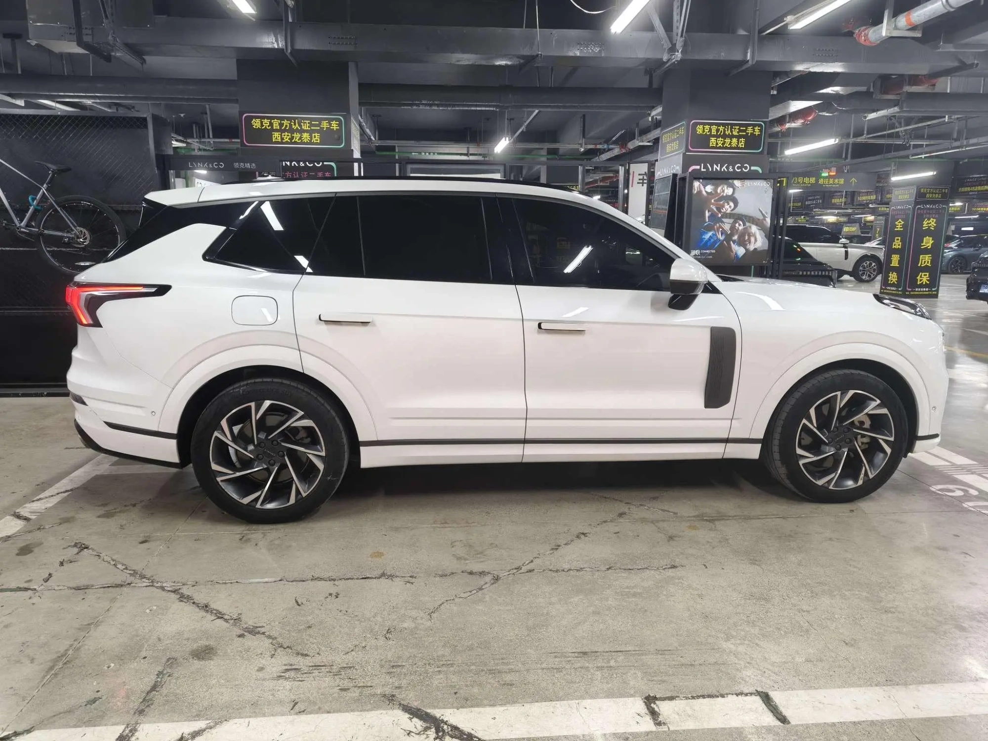 LYNK & CO Lynk &Co. 09 EM-P 2.0TD Performance version Six-seater Halo