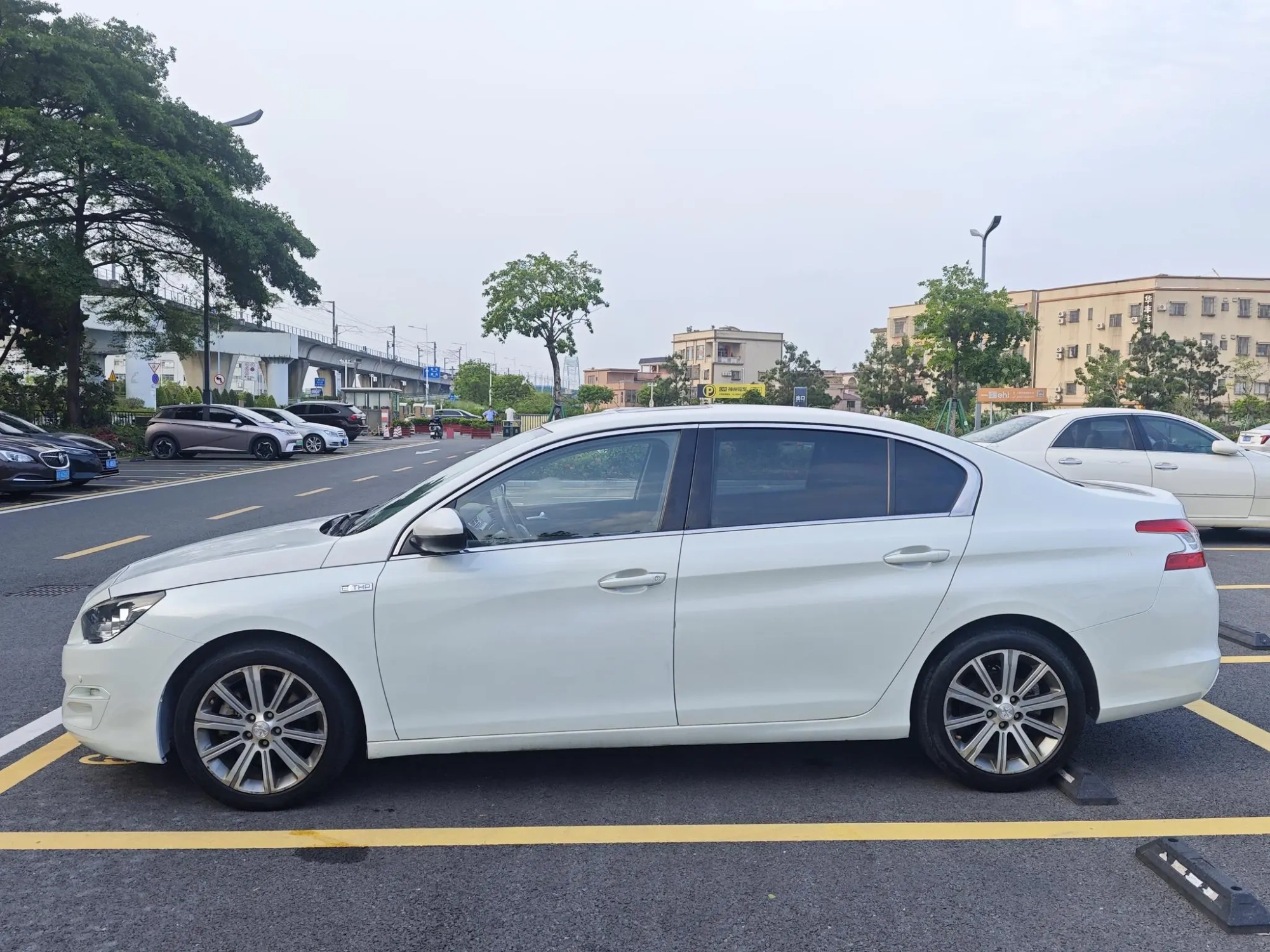 Peugeot Peugeot 408 1.6T Automatic Deluxe Edition