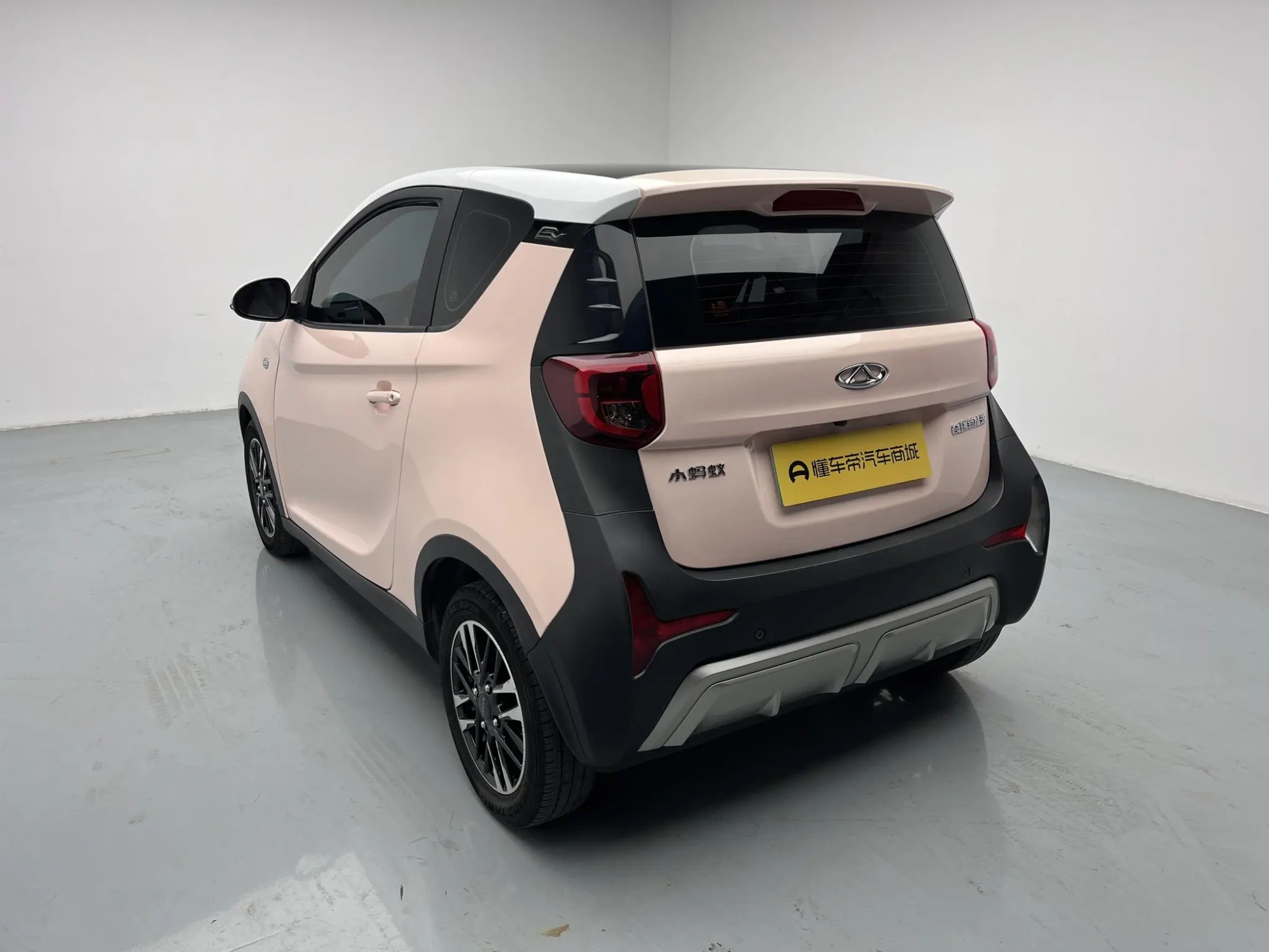 Chery Fulwin Little ant Sweet powder semi-sugar version lithium iron phosphate 30.7 kWh 30kW 301km
