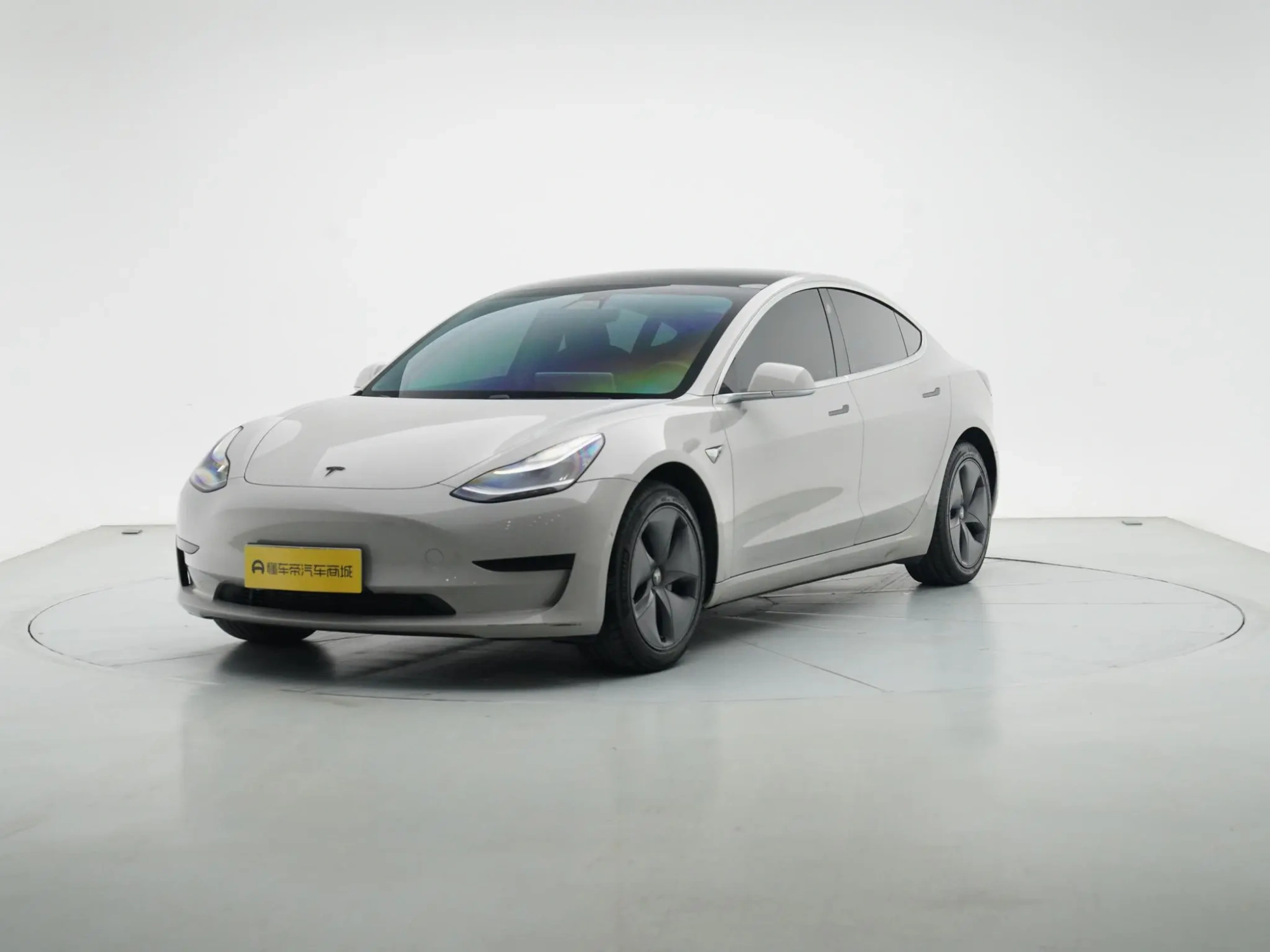 Tesla Model 3 Upgraded version of standard battery life rear drive