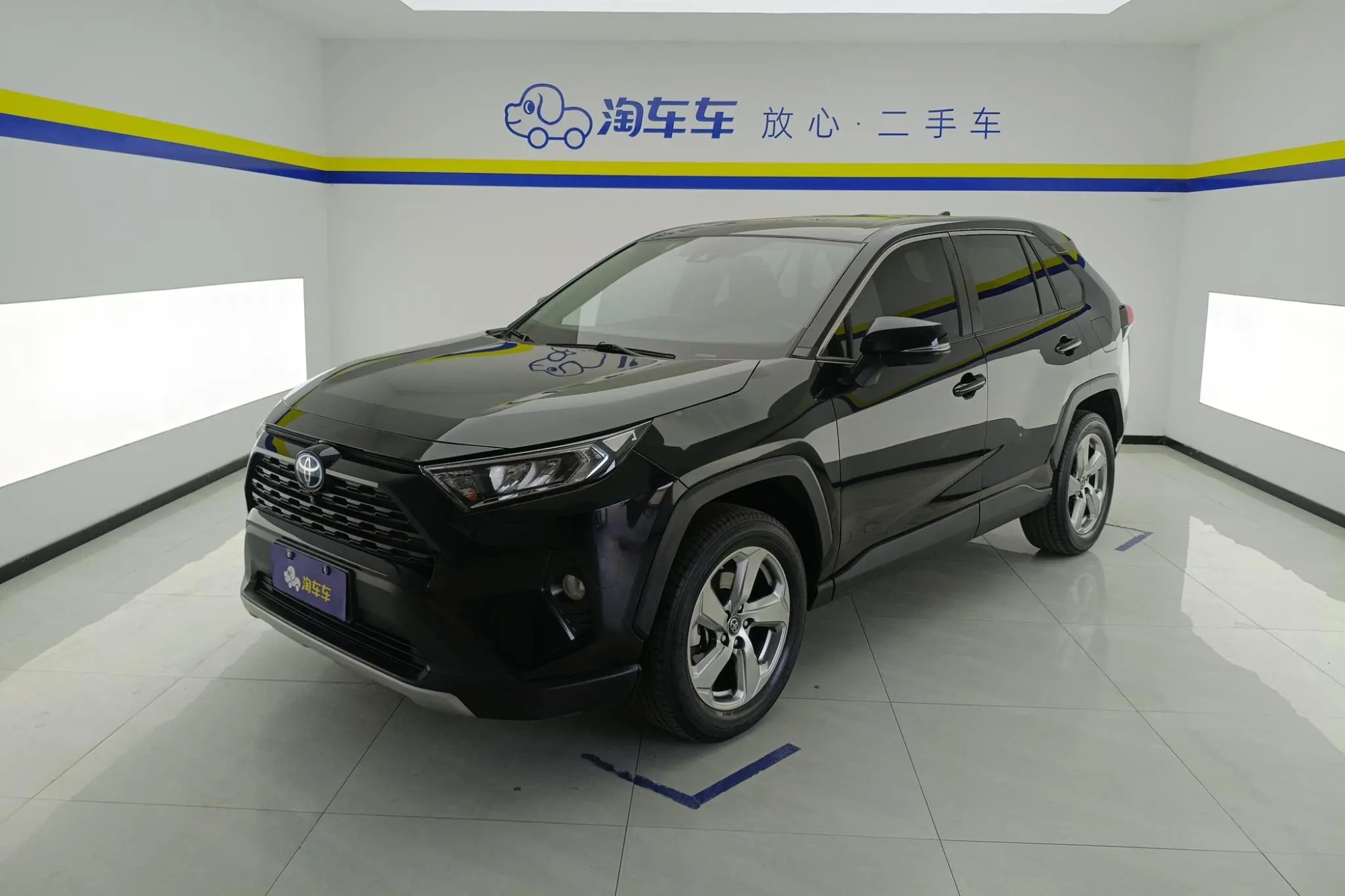 TOYOTA RAV4 Rongfang 2.0L CVT four-wheel drive fashion Plus version