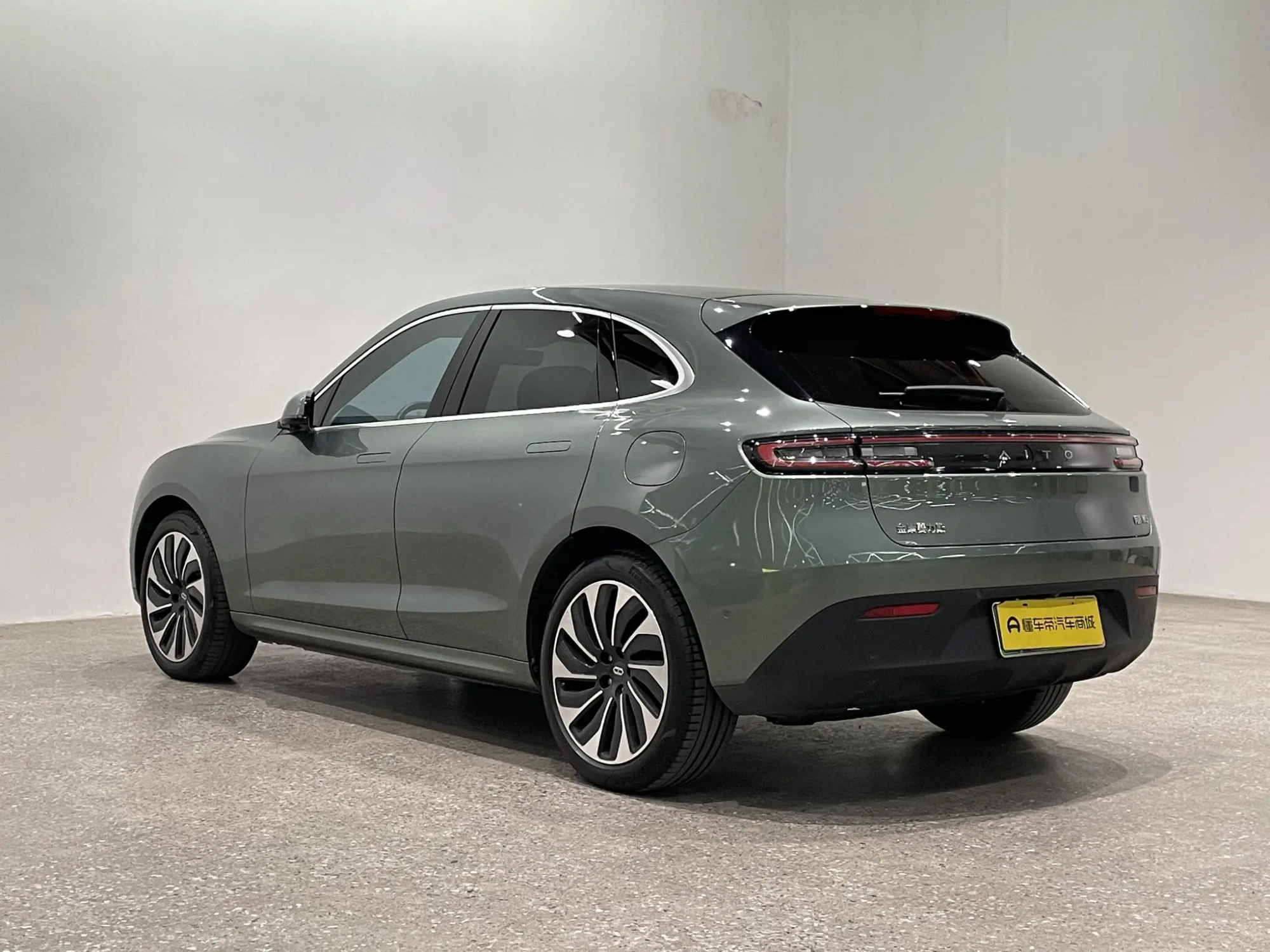 AITO Ask the world M5 Extended range four-wheel drive performance version
