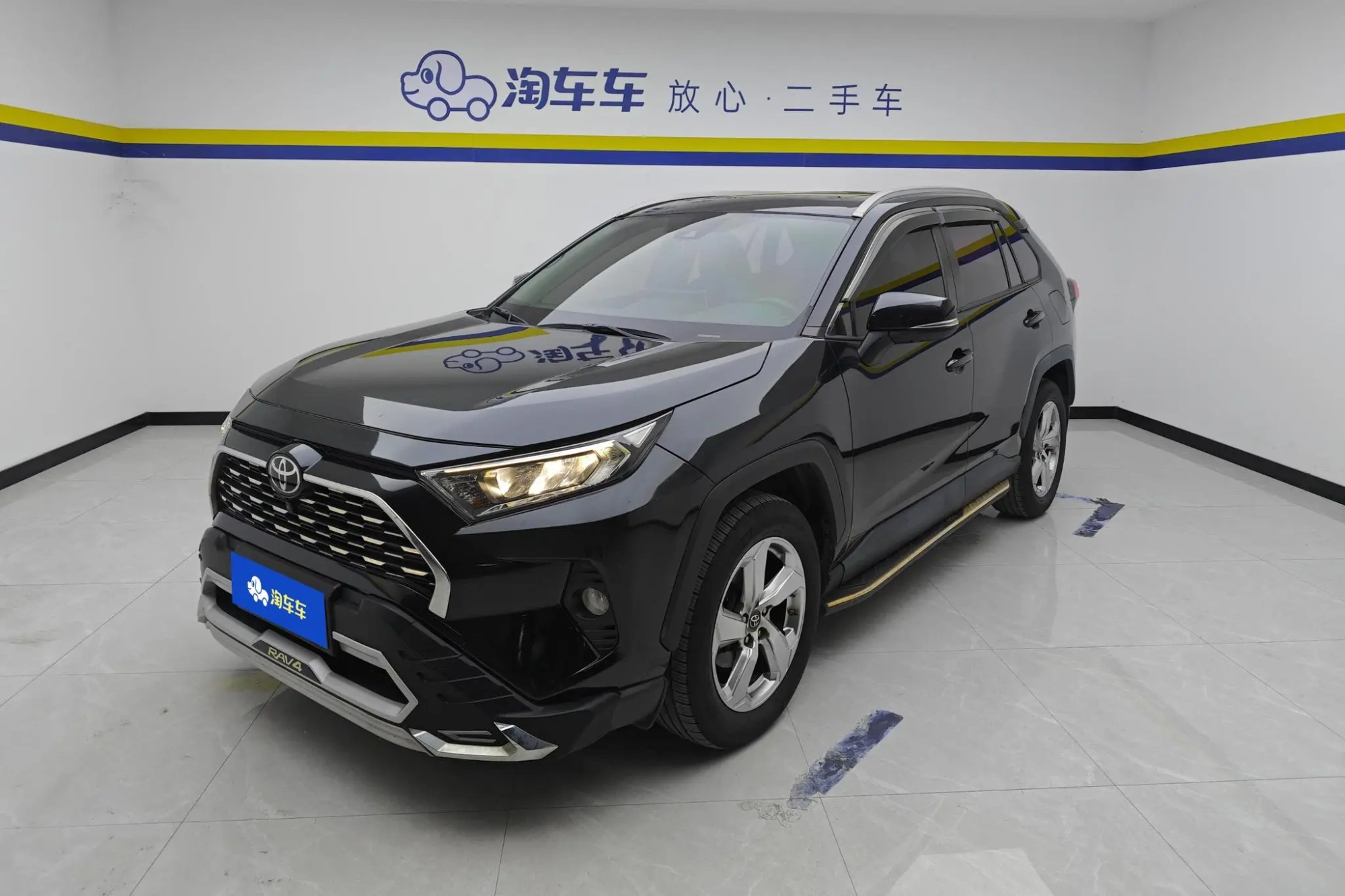 TOYOTA RAV4 Rongfang 2.0L CVT two-wheel drive fashion version