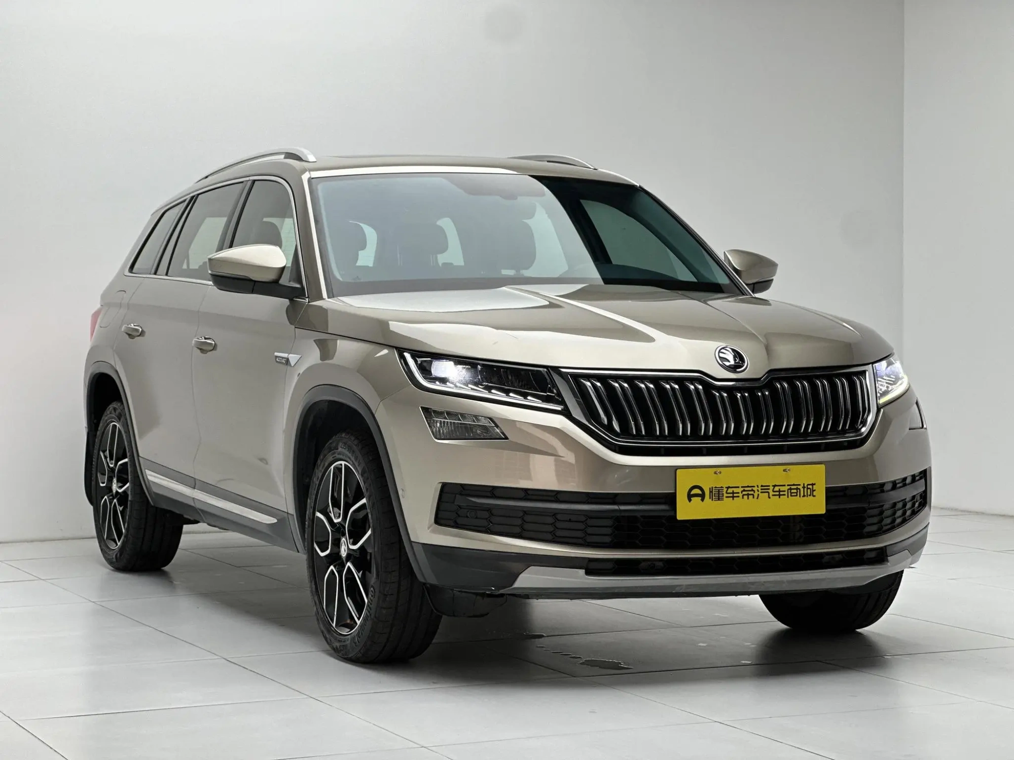 Skoda Kodiak Facelifted ZI330 7-seater two-wheel drive luxury premium edition Country VI