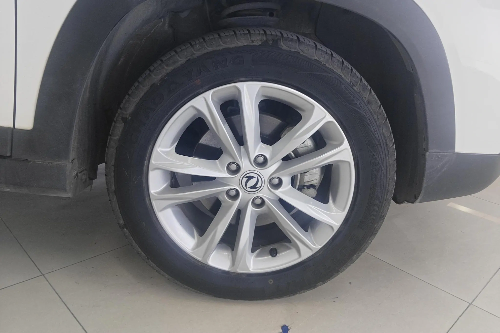 Dongfeng Fengguang Scenery S560 1.8L CVT Elite 7-seater country VI