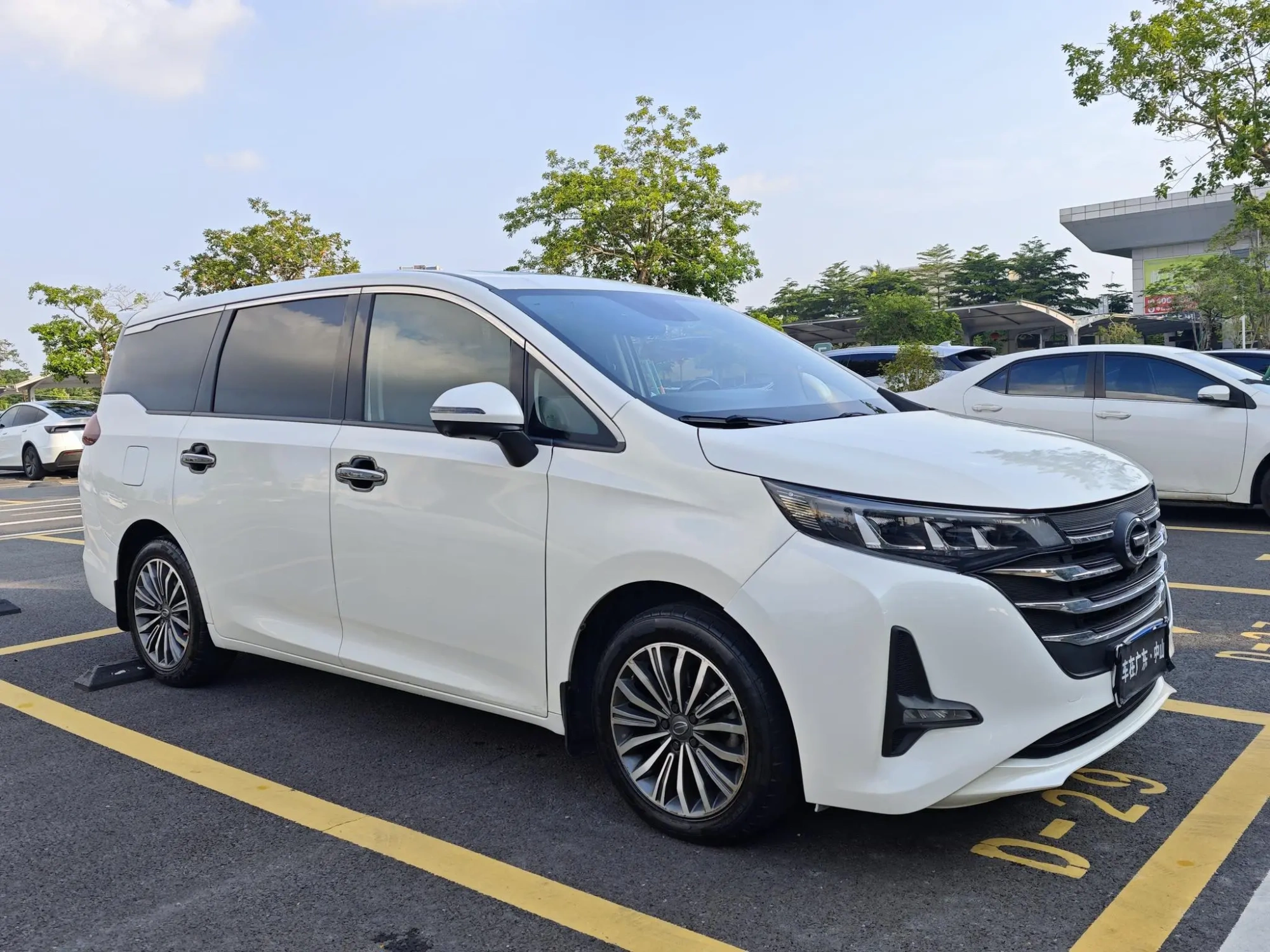 GAC Trumpchi M6 270T automatic Premium Edition 7-seater Country V