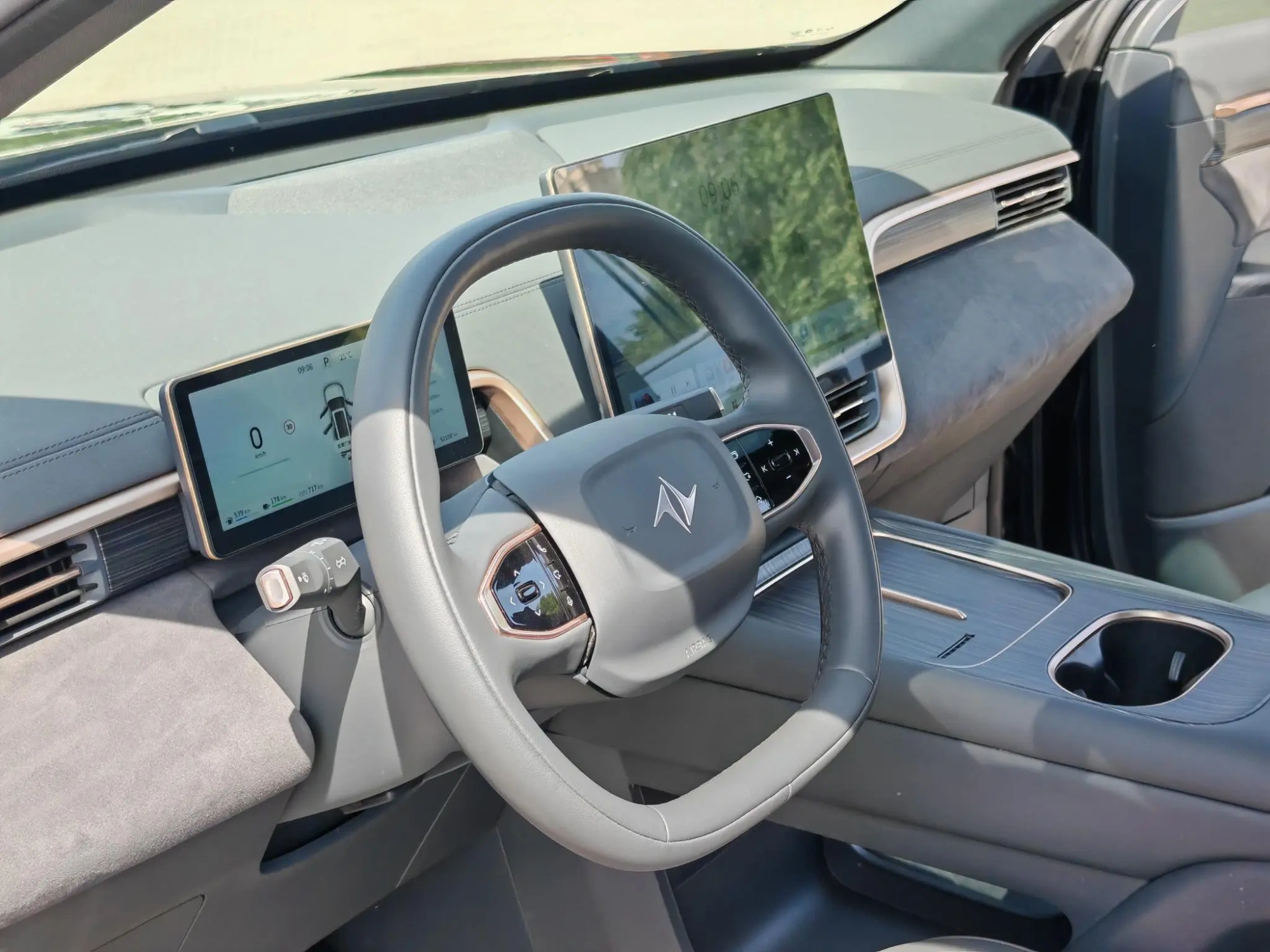 Dongfeng eπ eπ008 210Max extended range version 6 seats