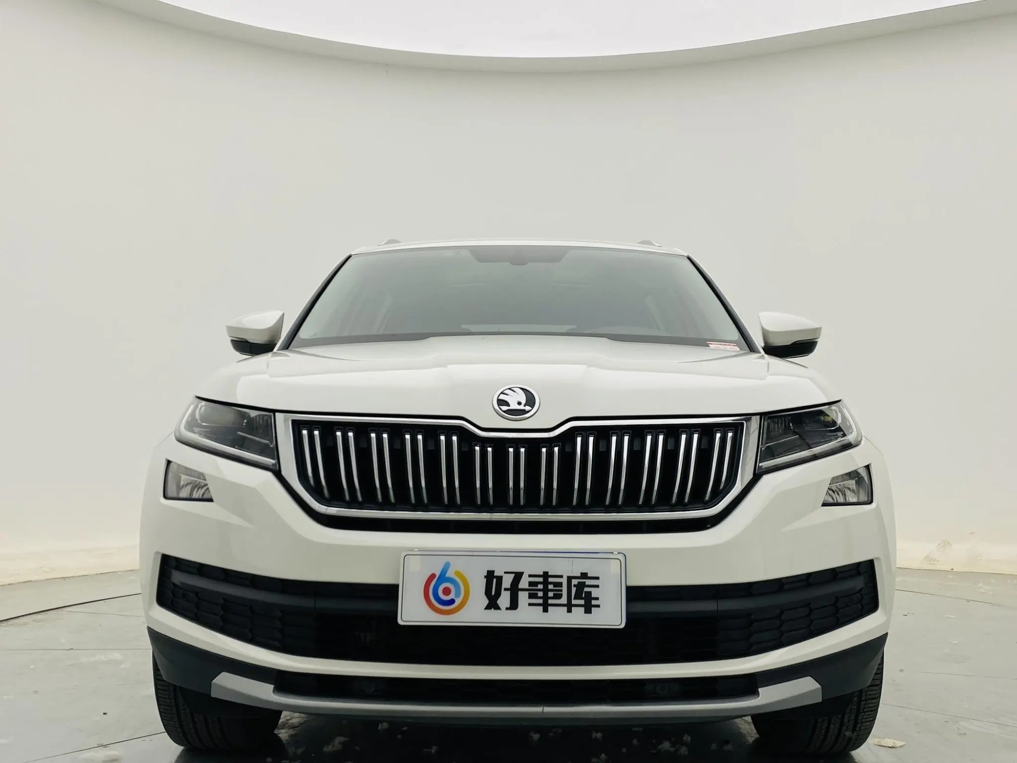 Skoda Kodiak Facelifted ZI330 5-seater two-wheel drive luxury premium edition Country VI