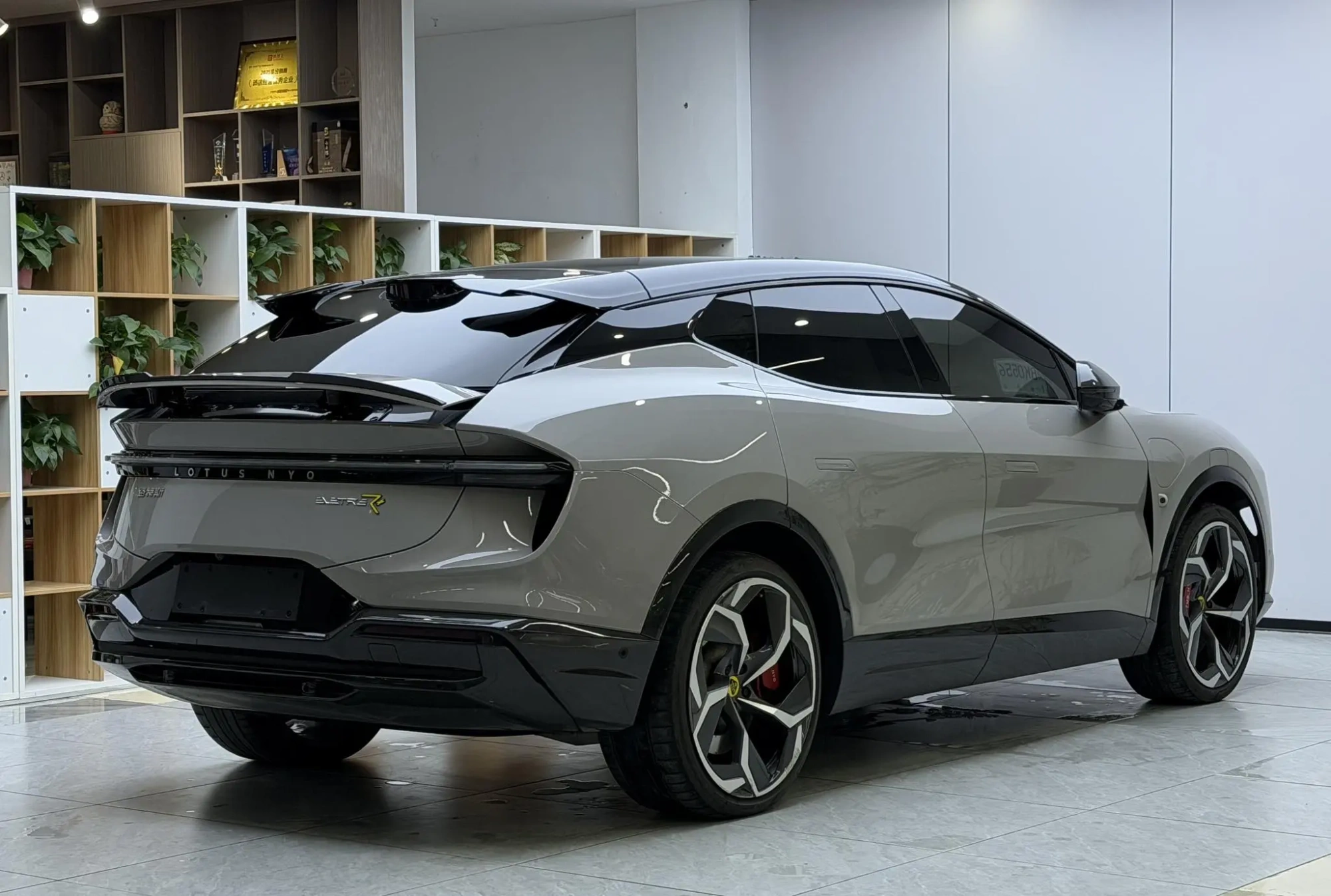Lotus Eletre Eletre R+