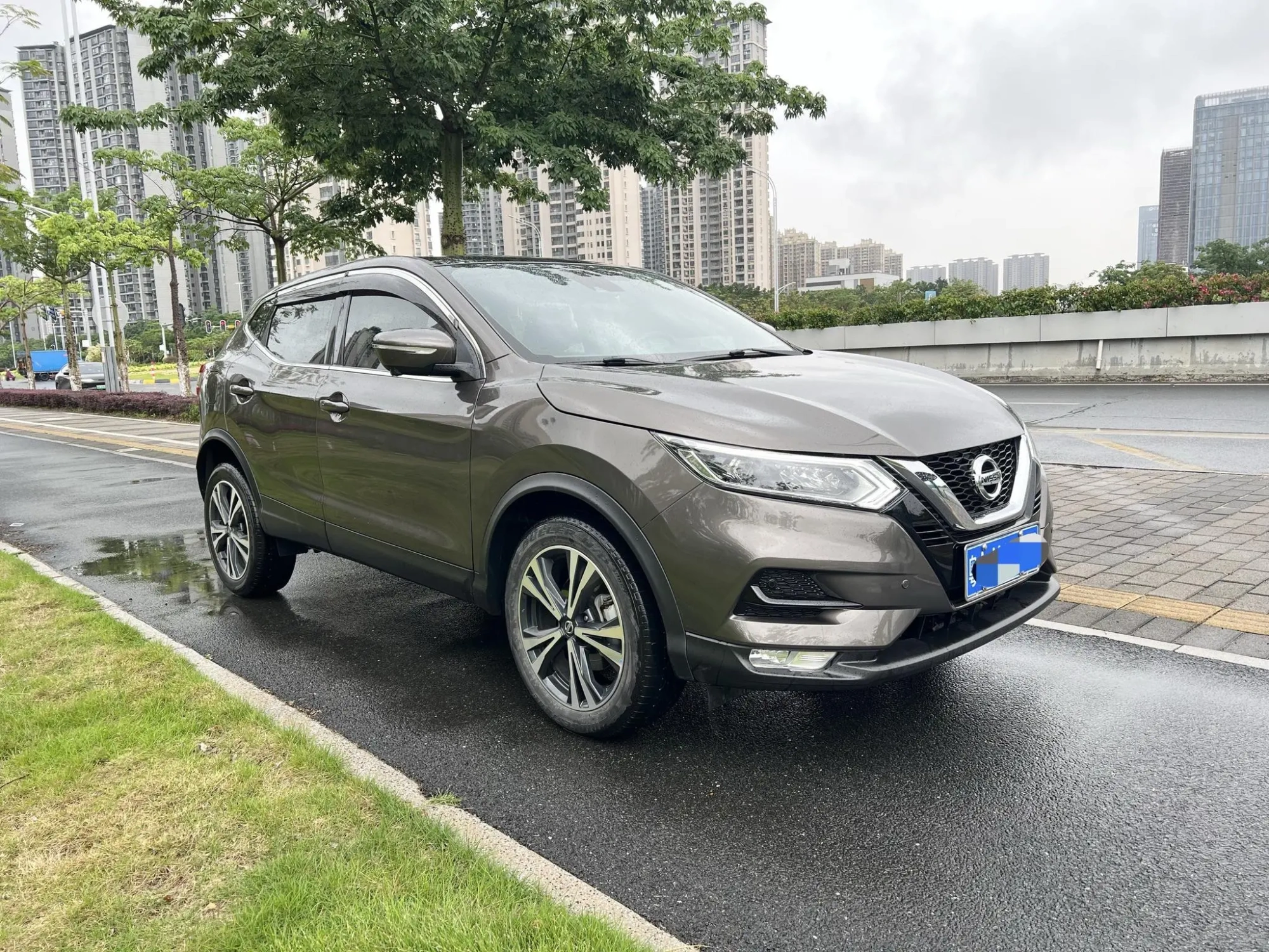 Nissan Qashqai 2.0L CVT Deluxe Edition