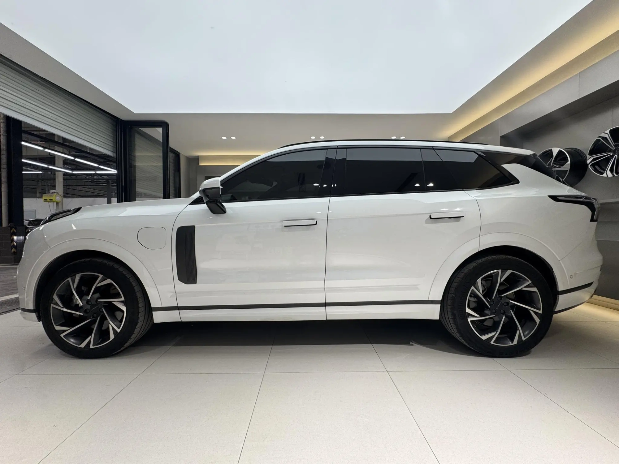 LYNK & CO Lynk &Co. 09 EM-P 2.0TD Performance version Six-seater Halo