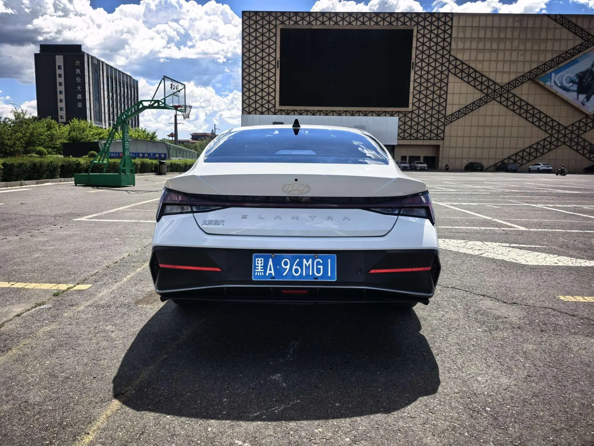 Hyundai Elantra 1.5L CVT LUX Premium Edition