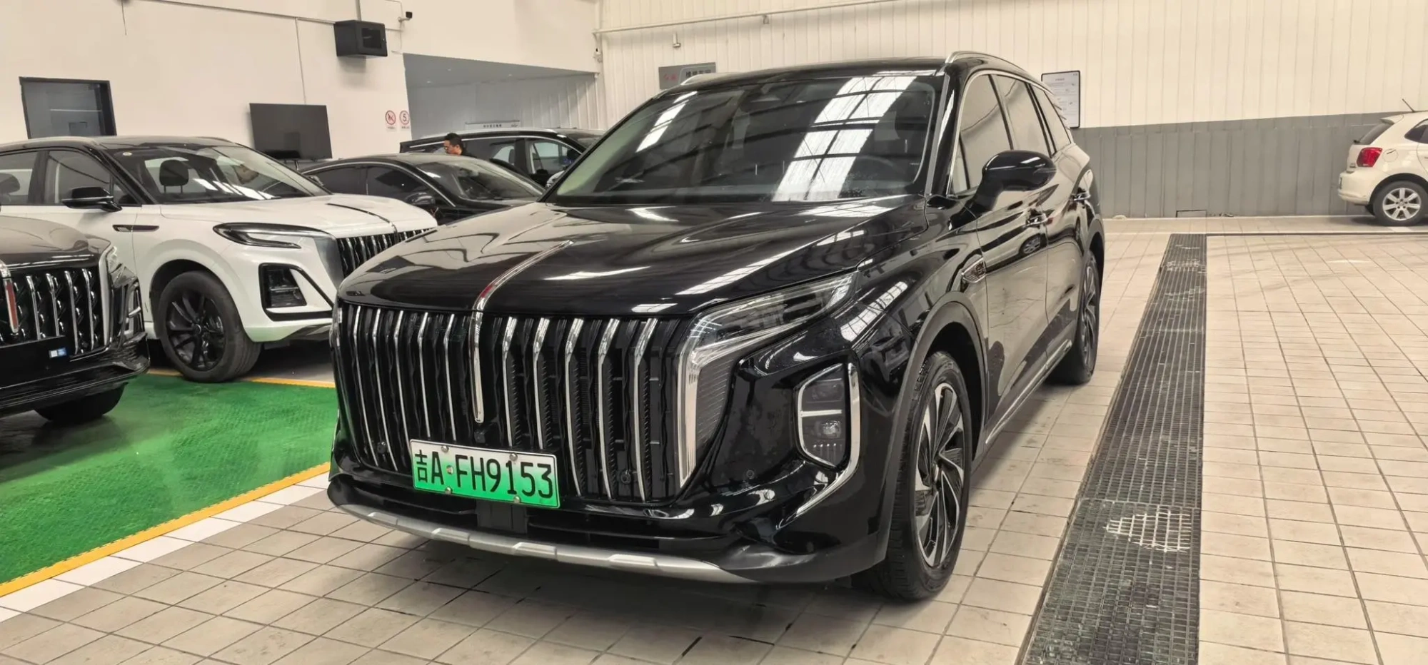 Hongqi Hongqi HS7 PHEV 2.0T four-wheel drive Qichang version 7 seats
