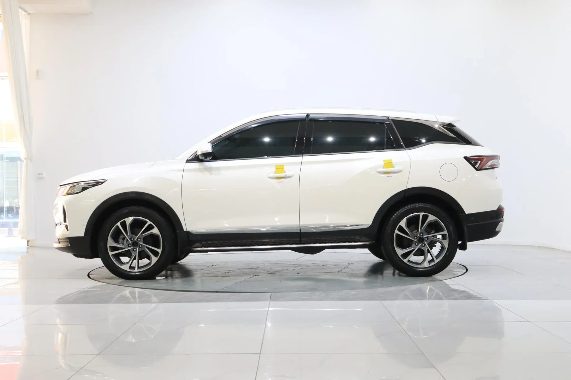 Dongfeng Fengshen Dongfeng Fengshen AX7 PRO 1.6T Automatic Glory Edition