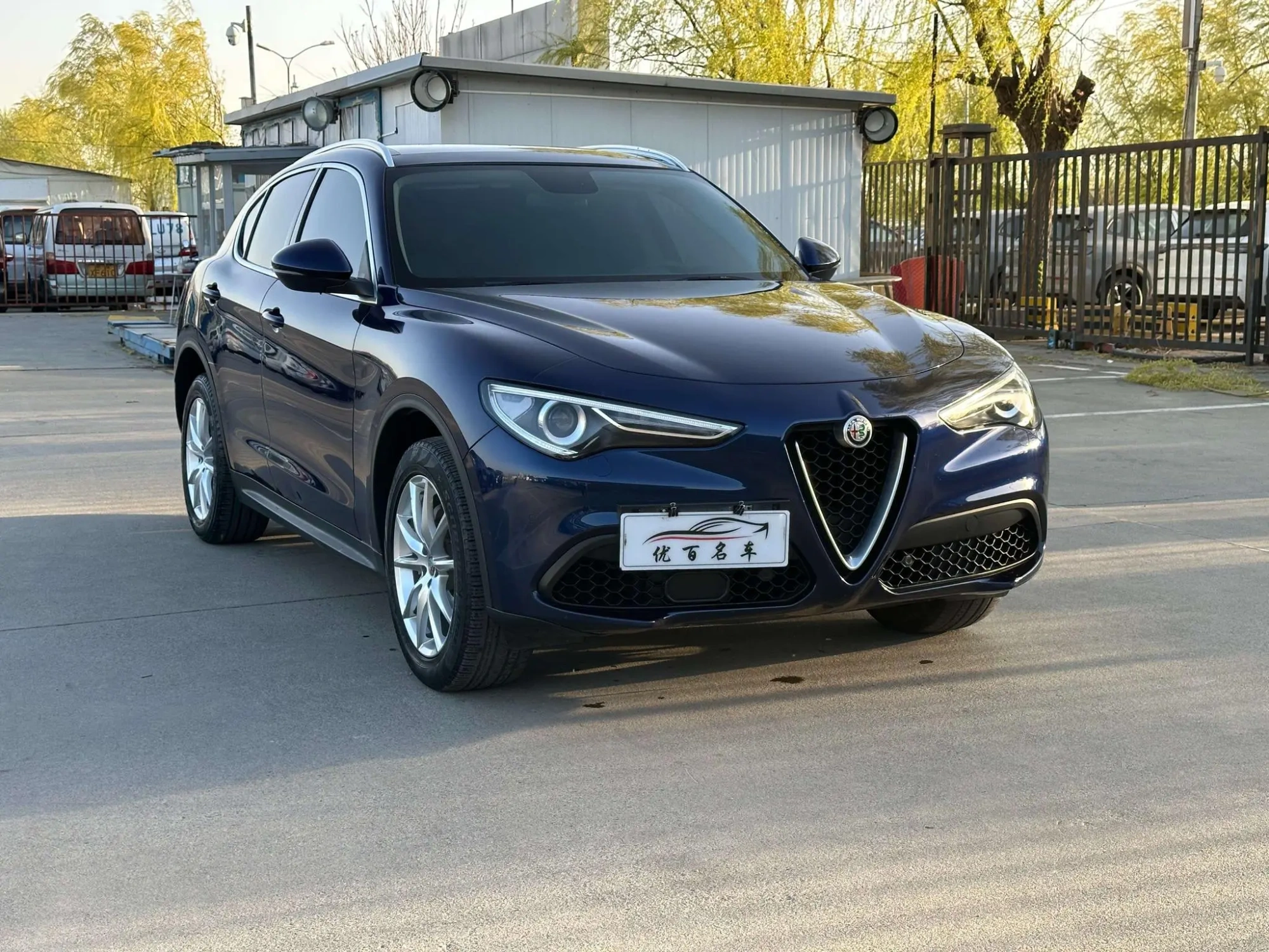 Alfa Romeo Stelvio 2.0T 200HP Deluxe Edition
