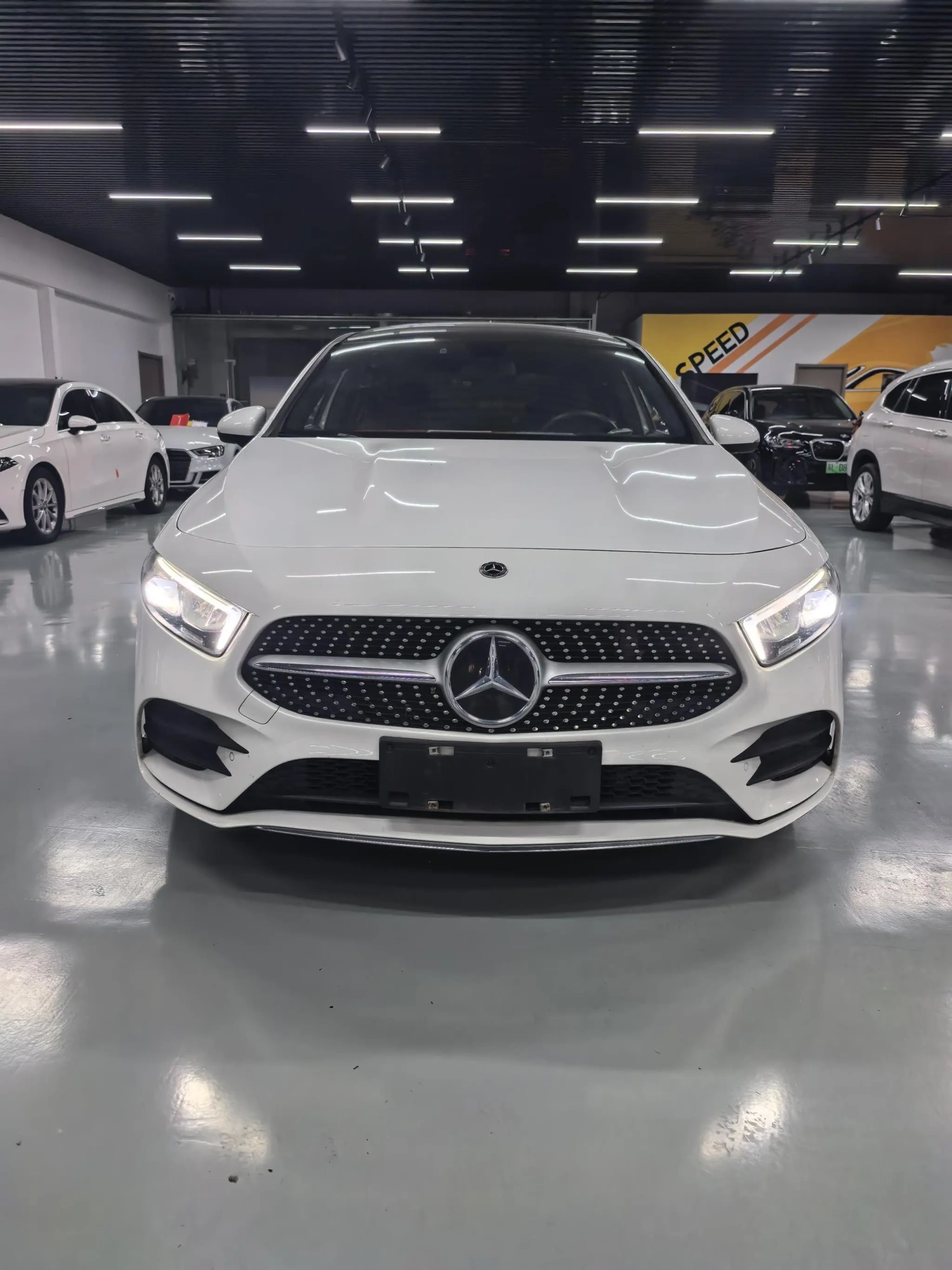 Mercedes-Benz Mercedes-Benz A-class A 200 L sports sedan fashion Version