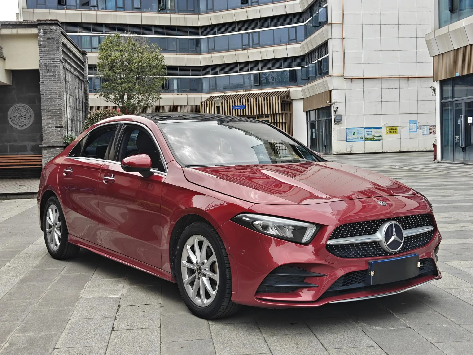 Mercedes-Benz Mercedes-Benz A-class A 200 L sports sedan